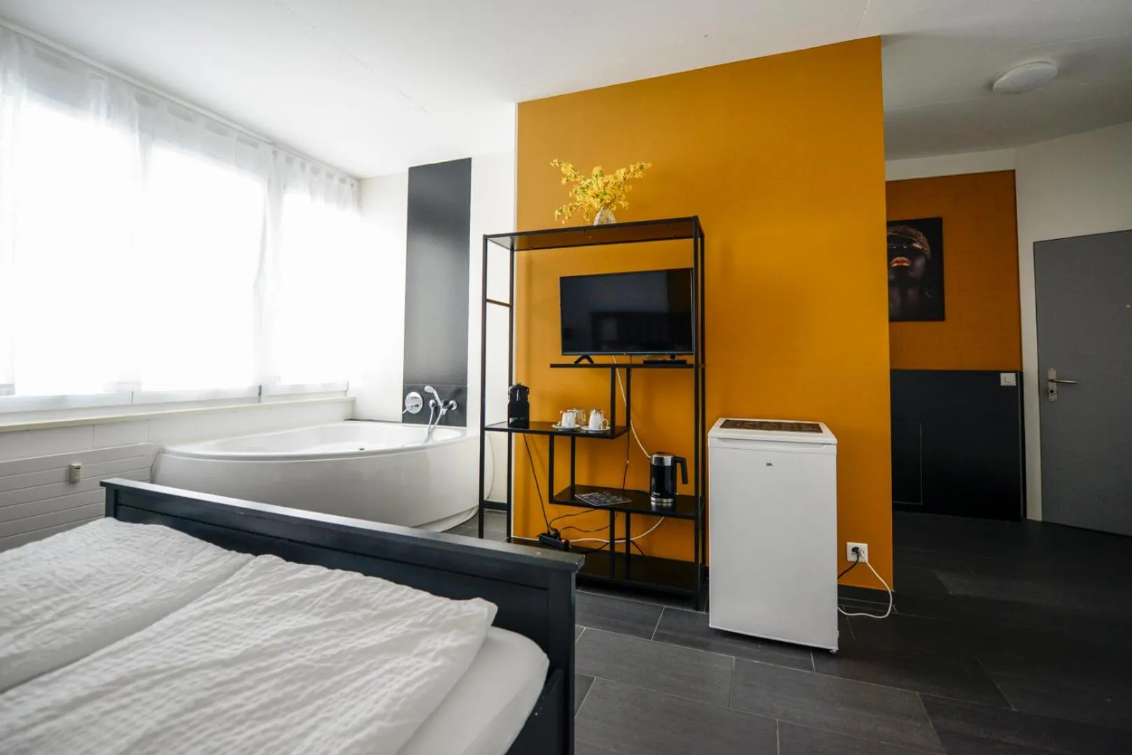 Photo of the whole room, Bed in Berger Zentrum