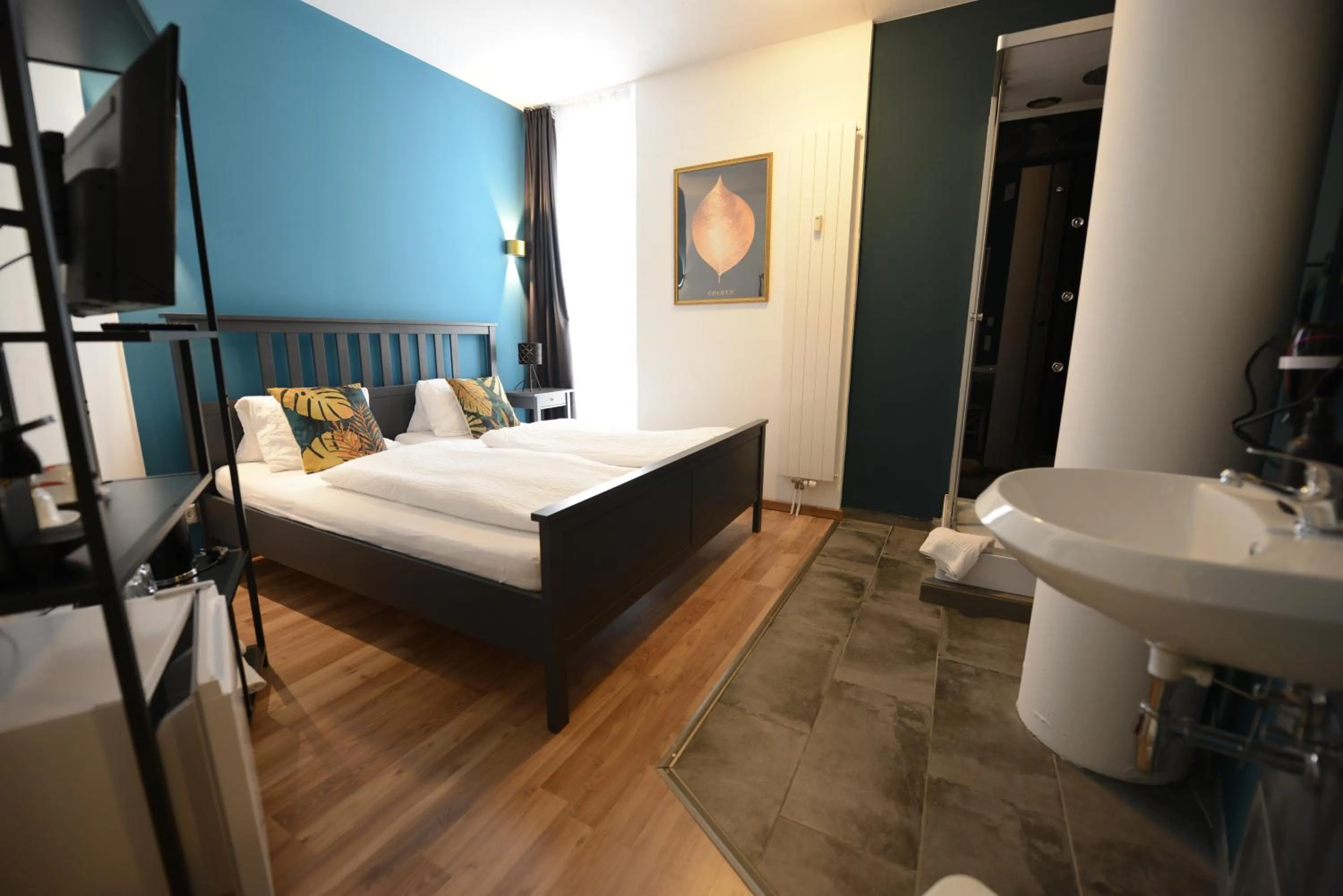 Photo of the whole room, Bed in Berger Zentrum