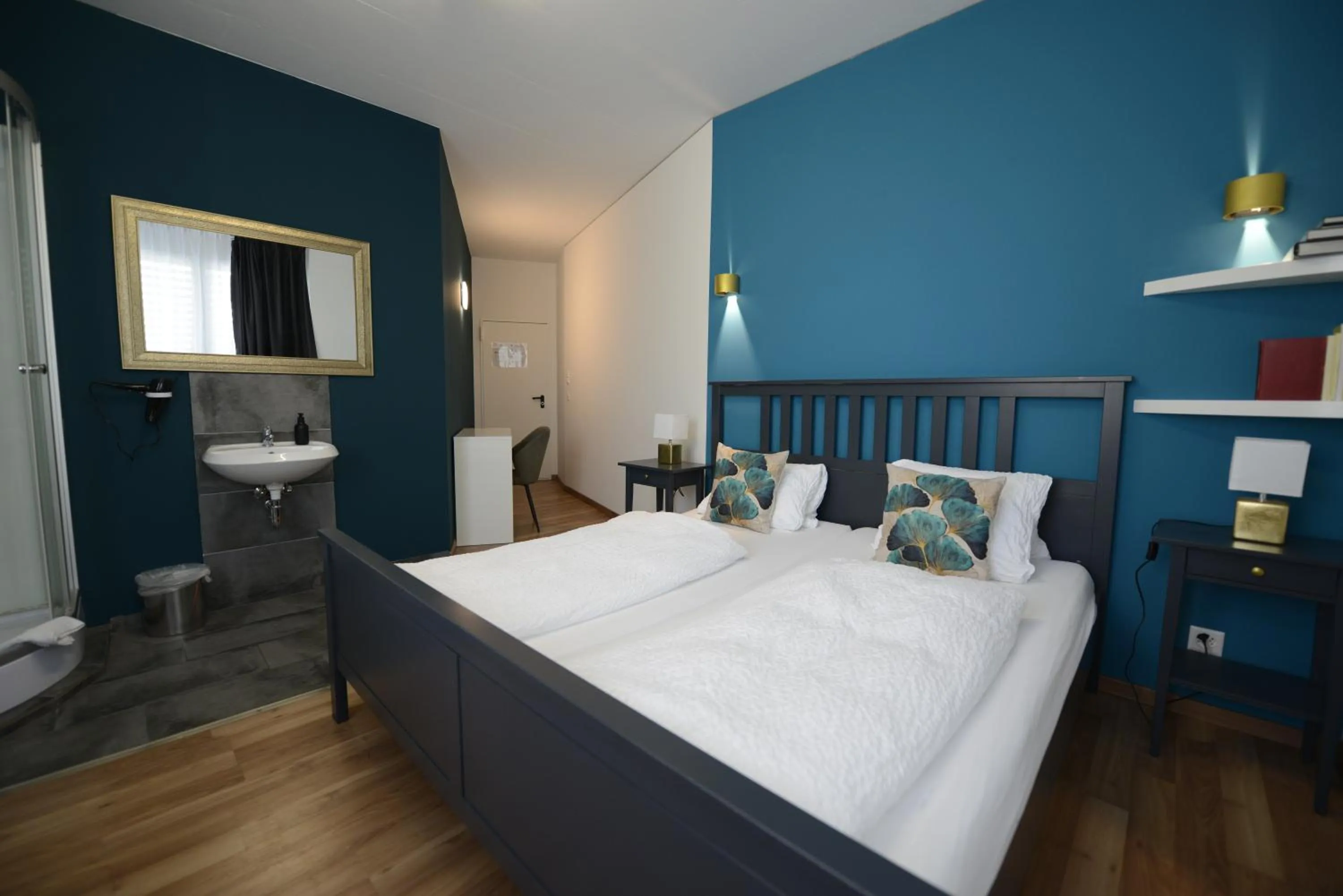 Photo of the whole room, Bed in Berger Zentrum