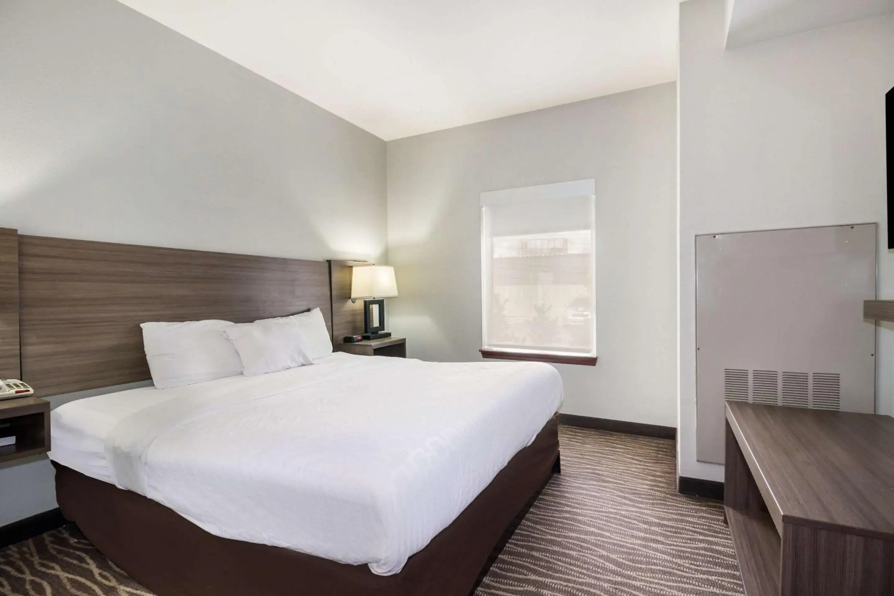 Bedroom, Bed in Clarion Pointe Charleston - West Ashley Bedroom, Bed in Clarion Pointe Charleston - West Ashley