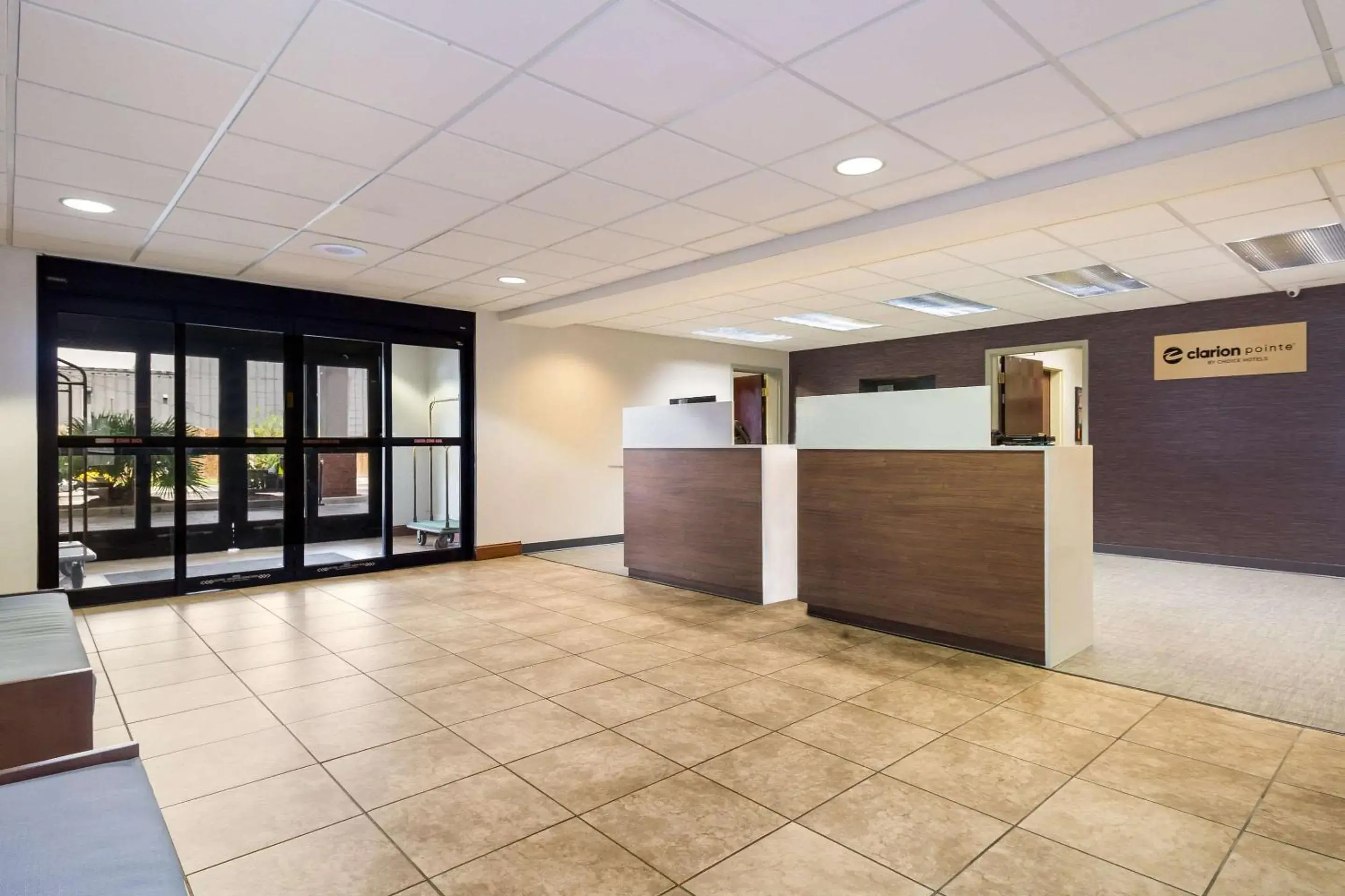 Lobby or reception in Clarion Pointe Charleston - West Ashley Lobby or reception in Clarion Pointe Charleston - West Ashley