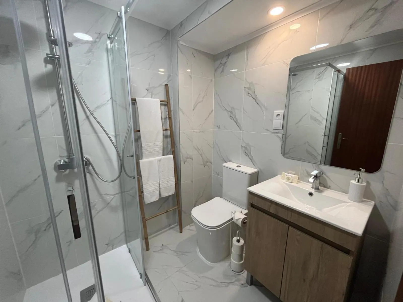 ApartAnita