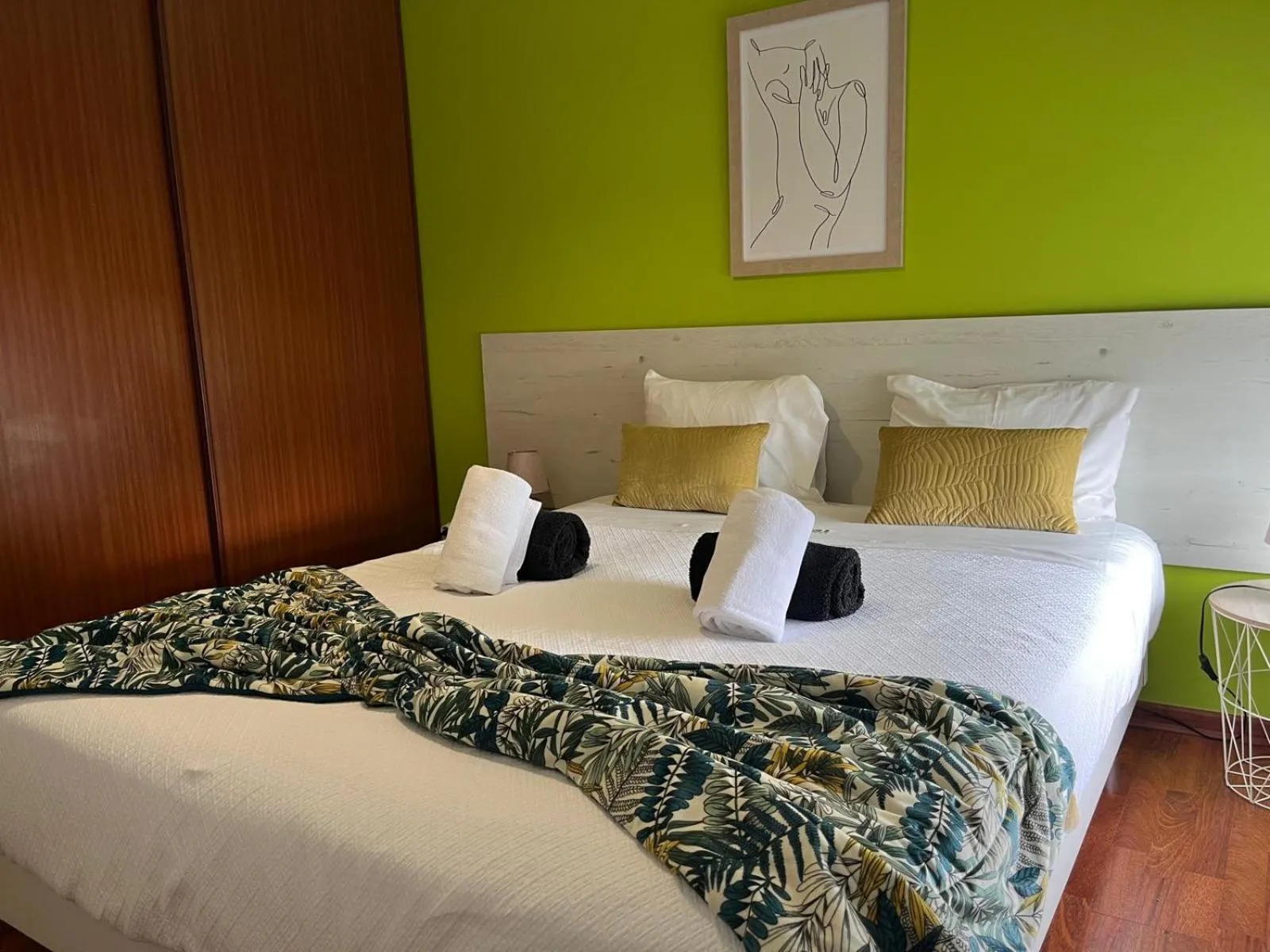 ApartAnita