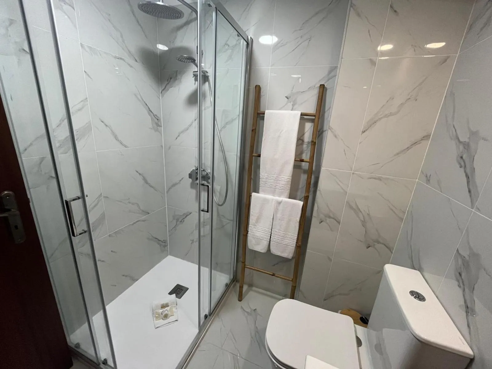 ApartAnita