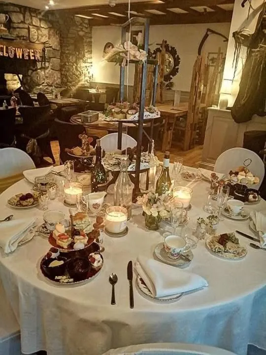 Restaurant/places to eat in Three Rivers Hotel