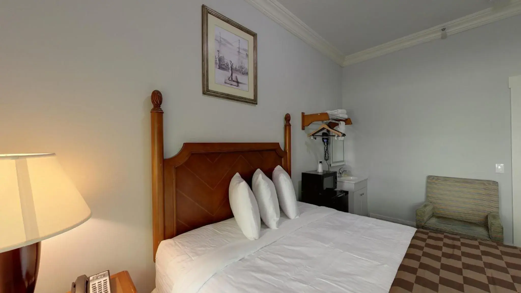 Bed in Warfield Hotel Bed in Warfield Hotel