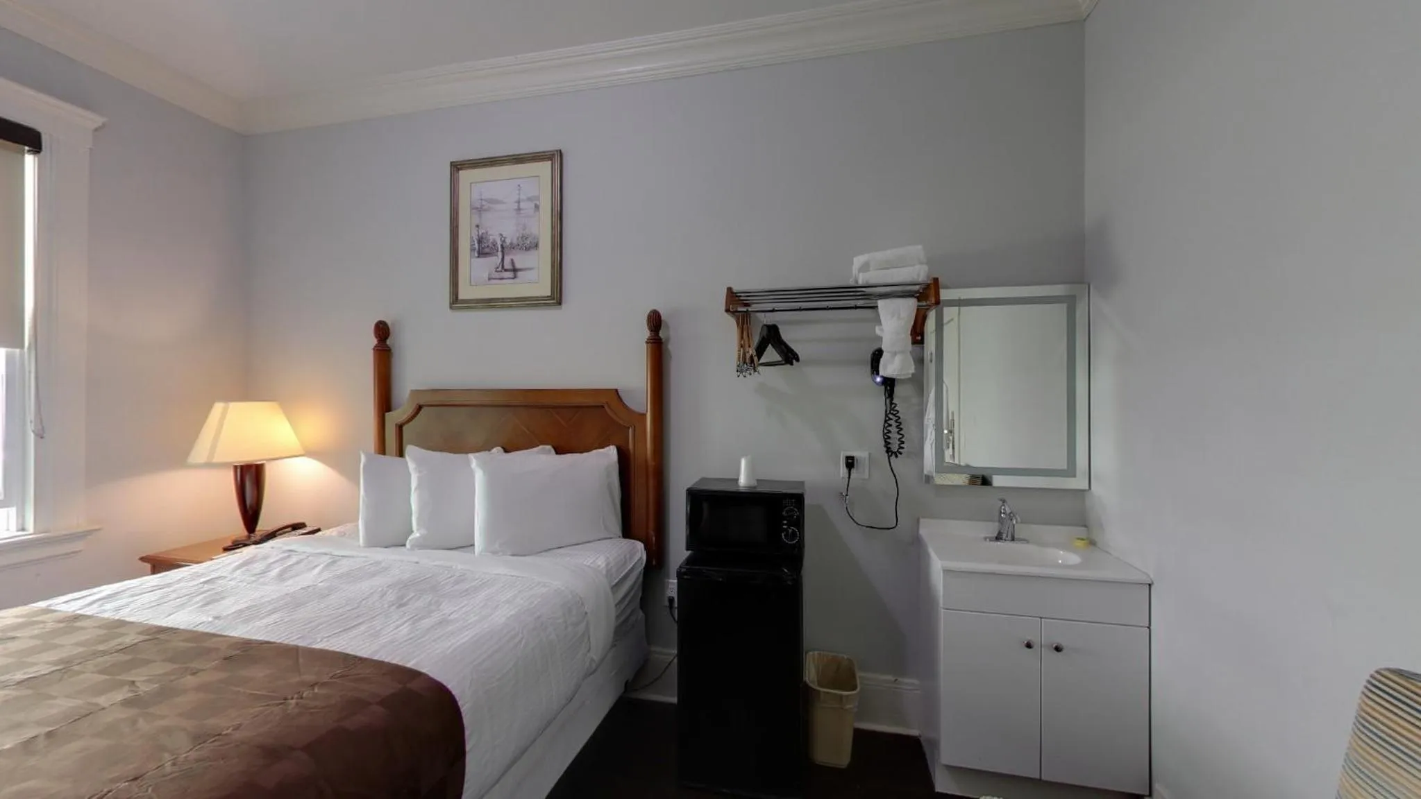 Bed in Warfield Hotel