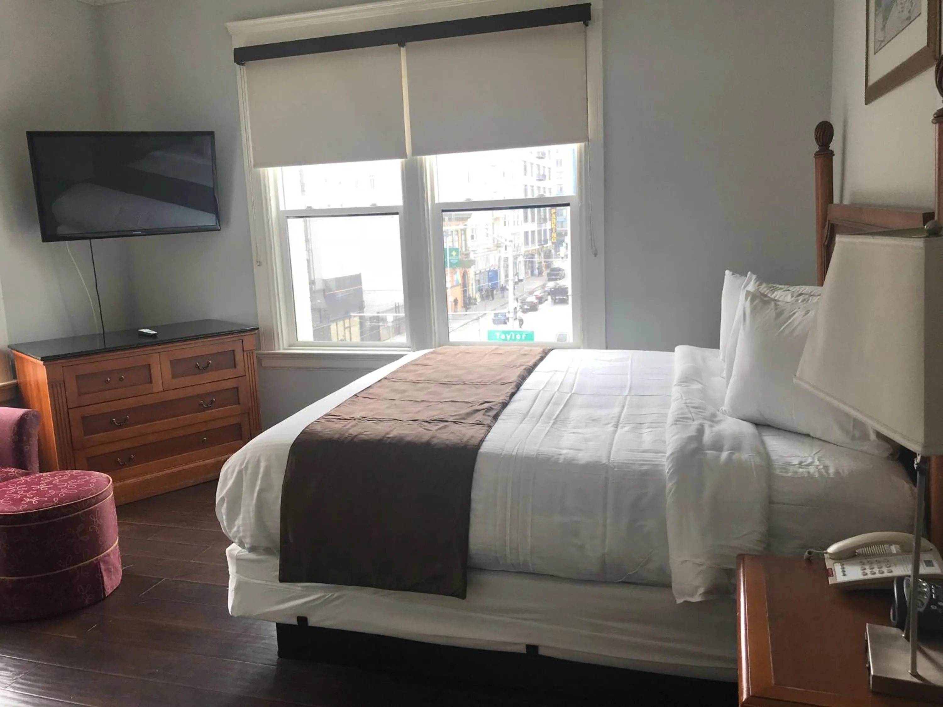 Bed in Warfield Hotel