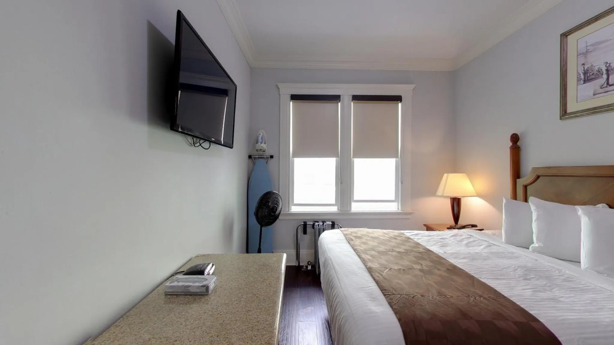 Bed in Warfield Hotel