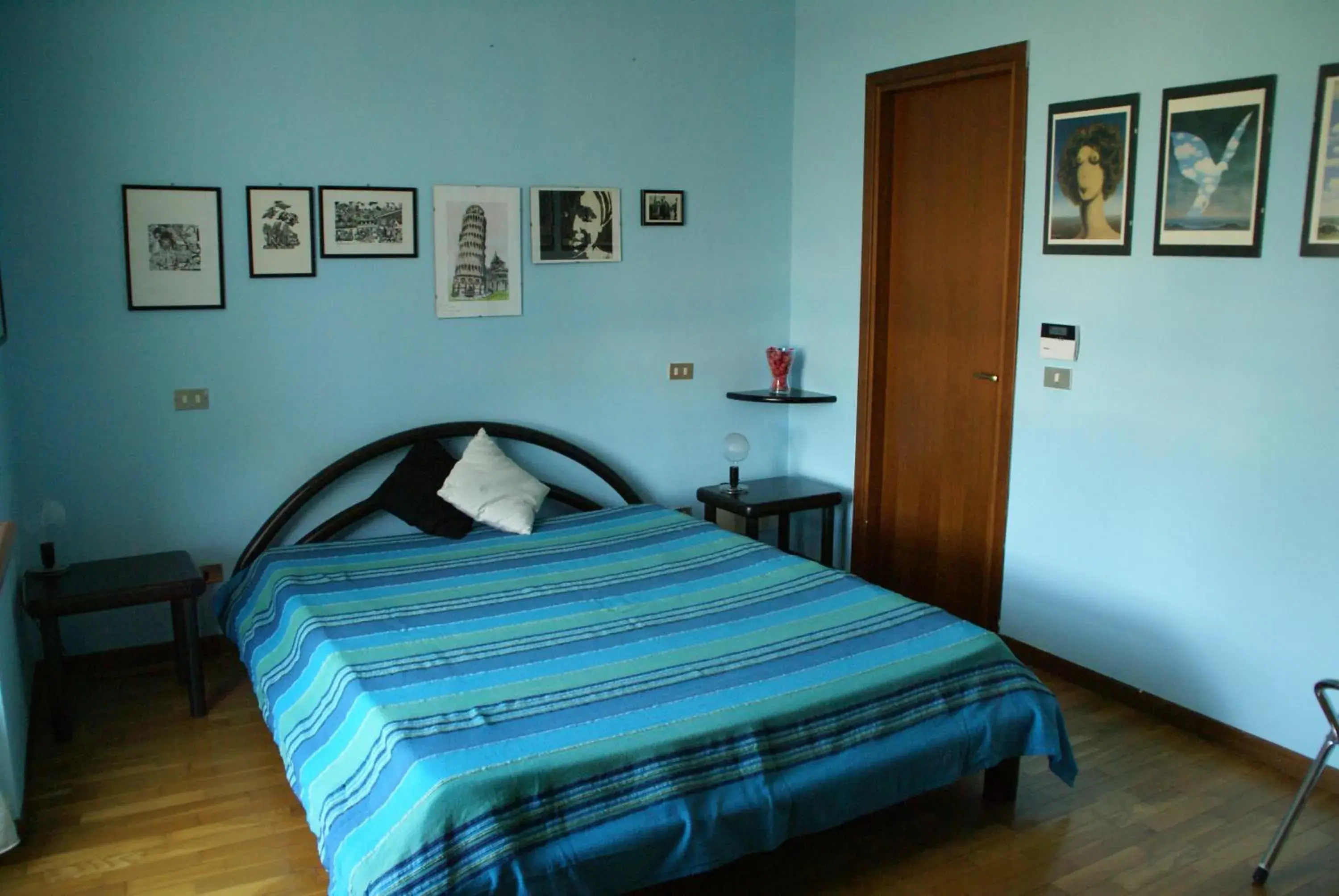 Double Room with Private Bathroom in B&B Il Glicine di Basiglio Double Room with Private Bathroom in B&B Il Glicine di Basiglio