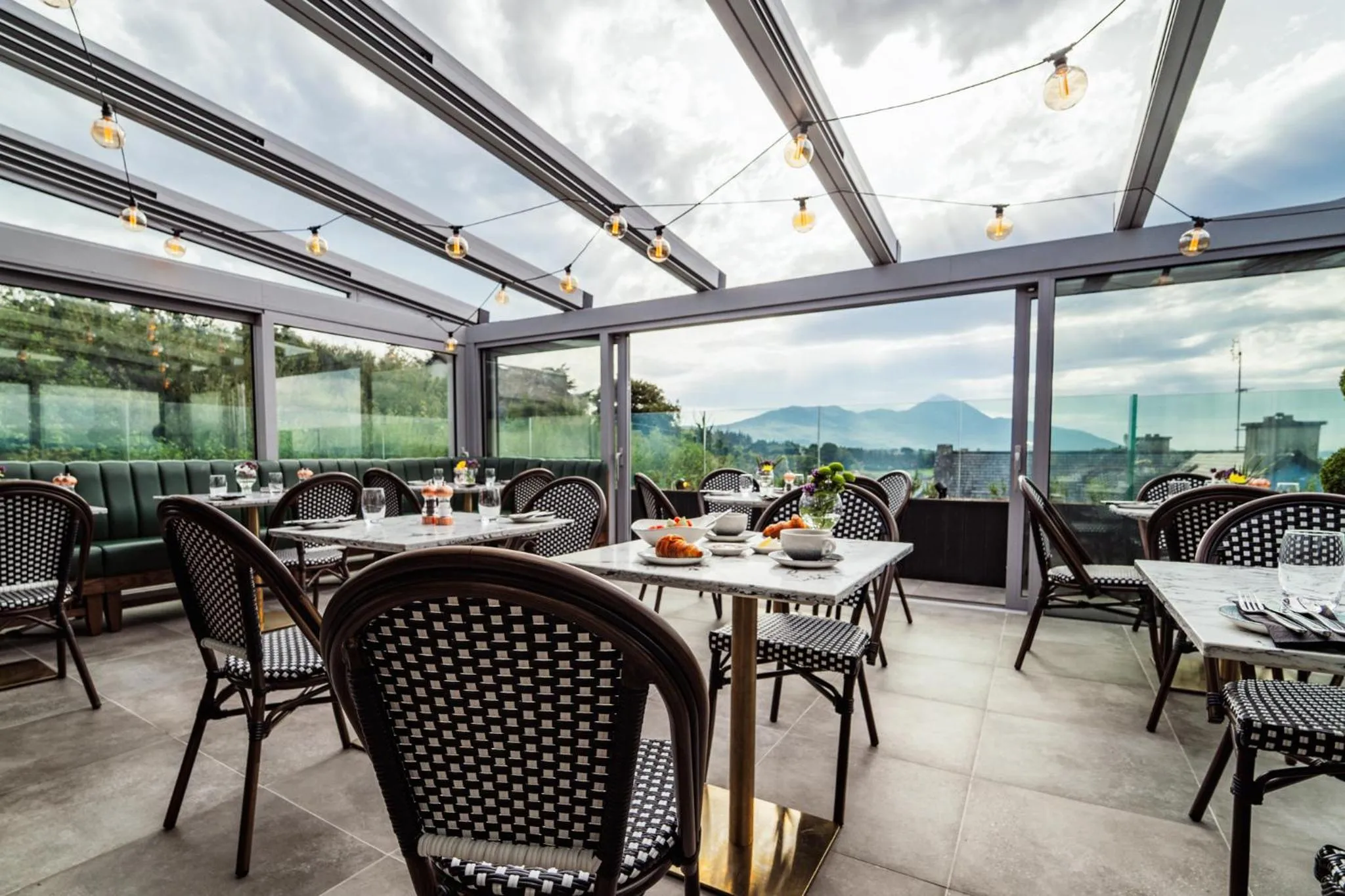 Restaurant/places to eat in Westport Coast Hotel