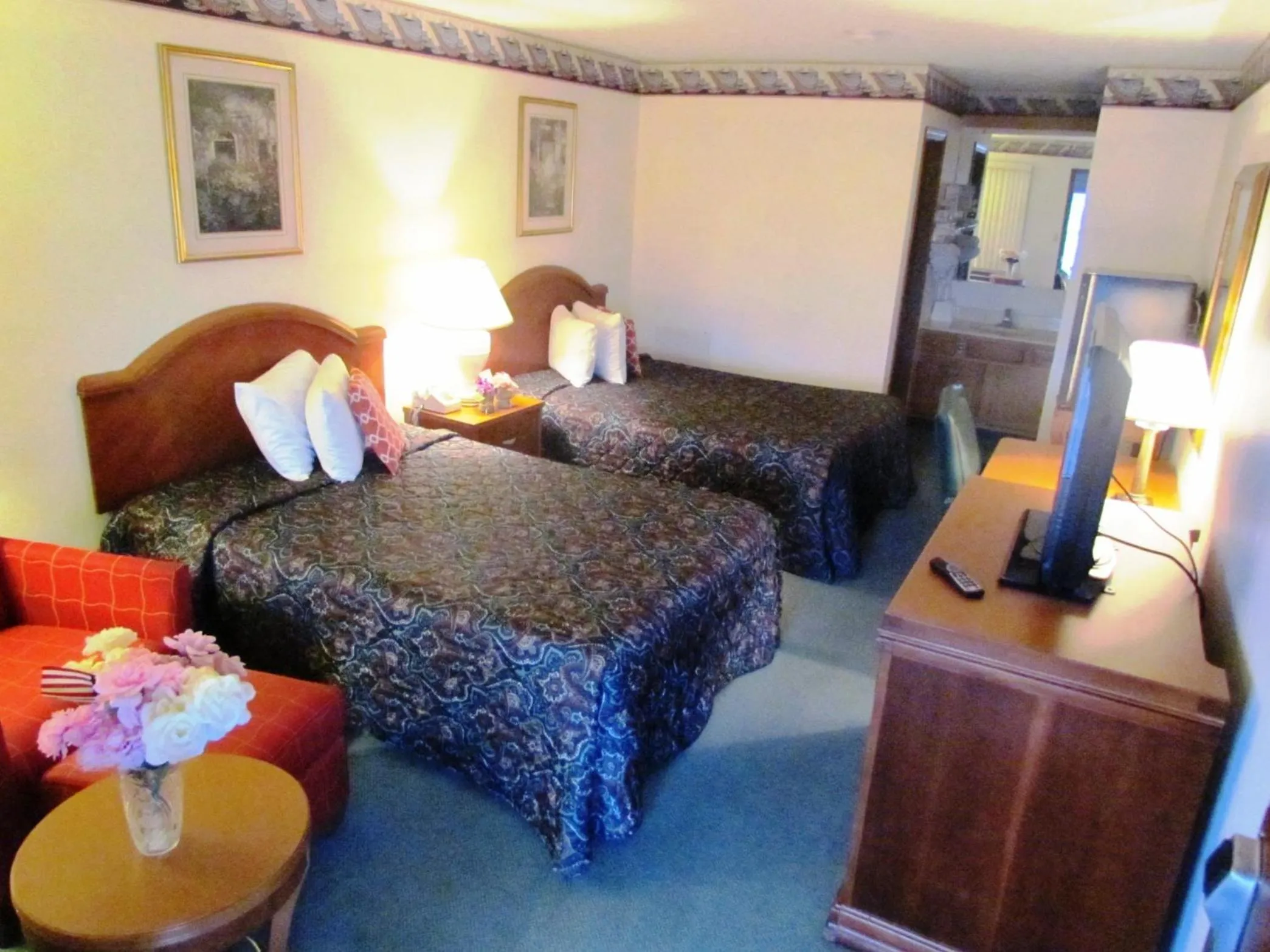 Photo of the whole room, Bed in Travel Inn & Suites