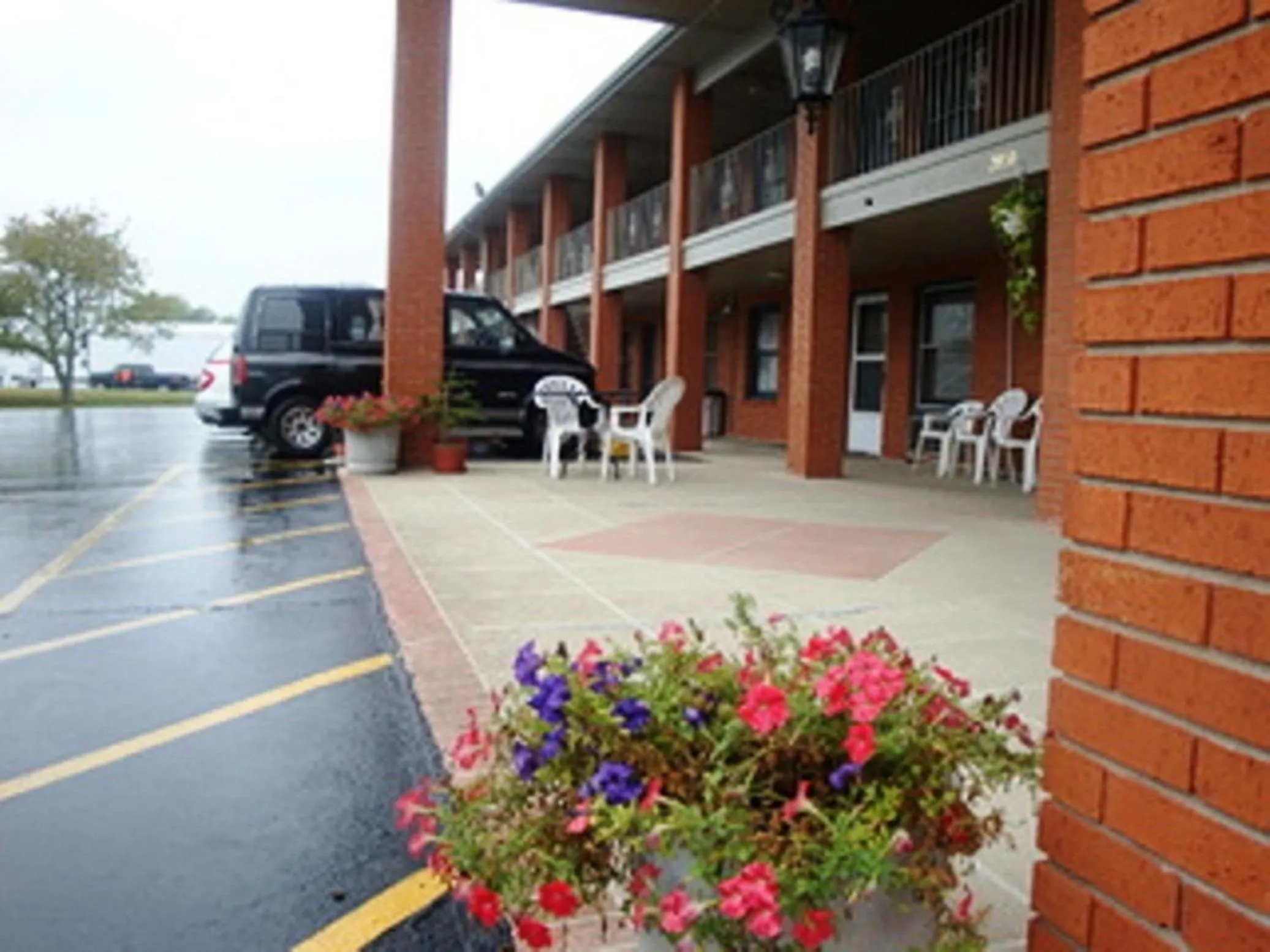 Property building in Travel Inn & Suites