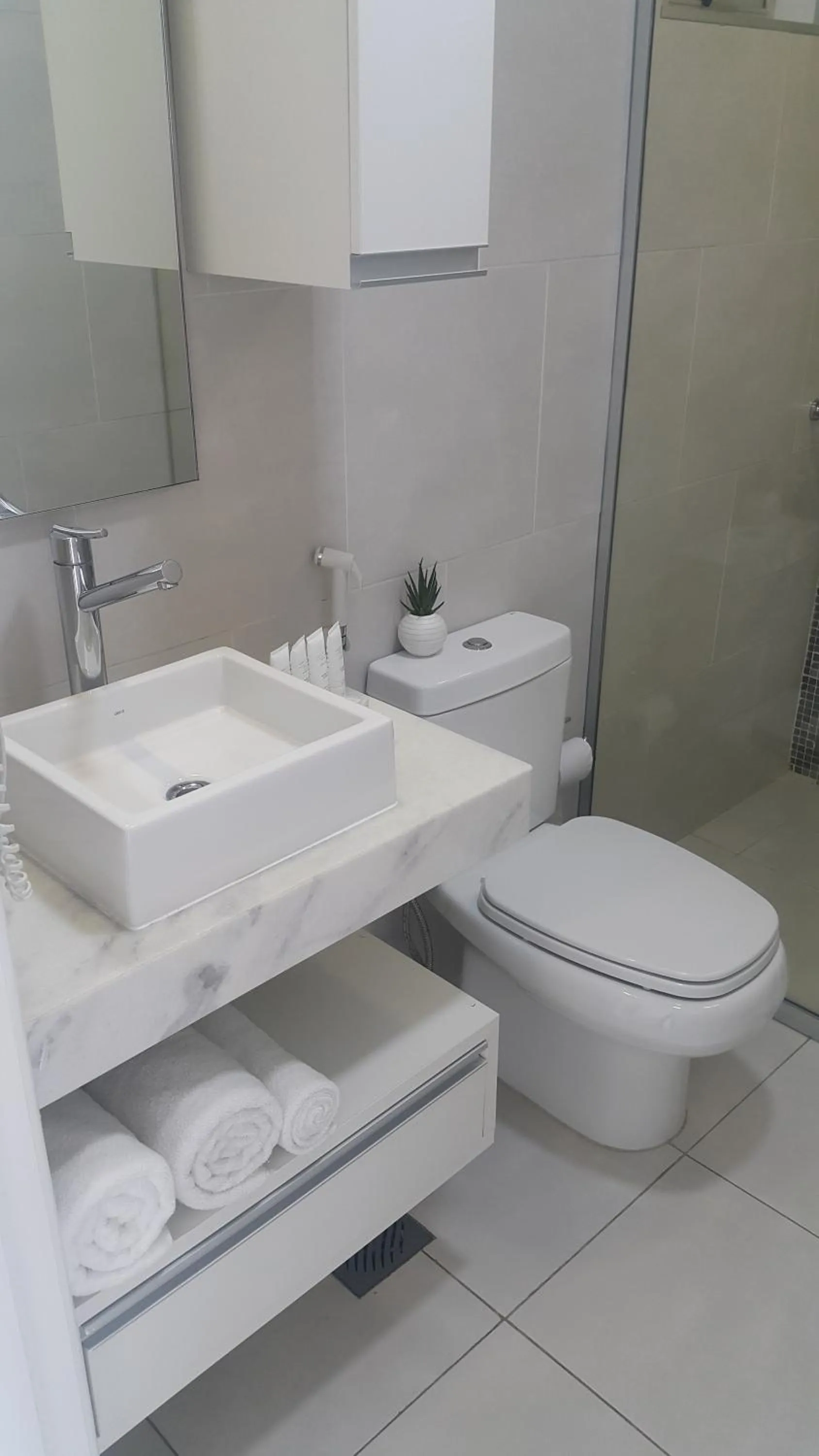 Shower in START Villa Morra Rent Apartments