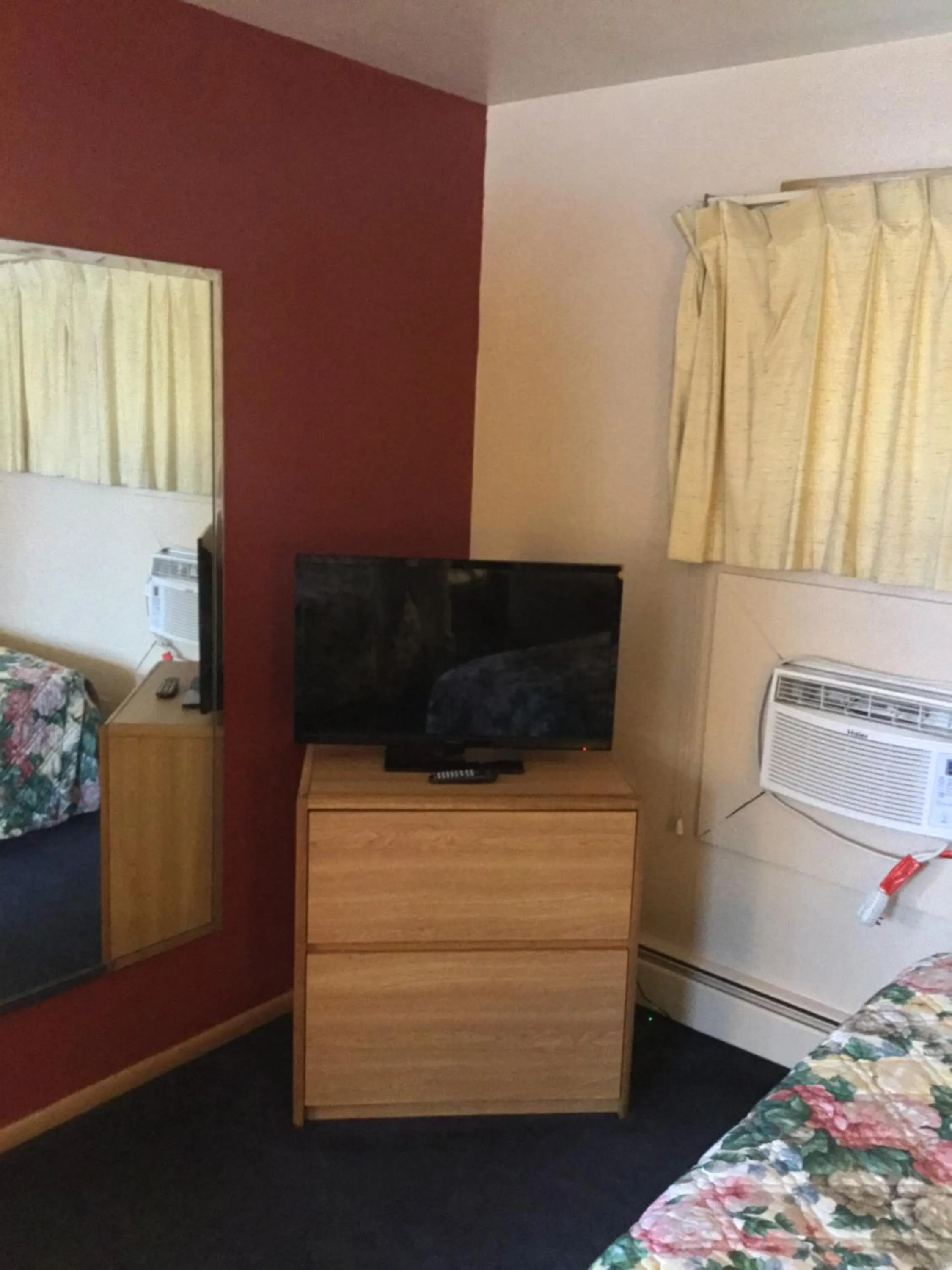Deluxe Queen Room in Parkway Motel