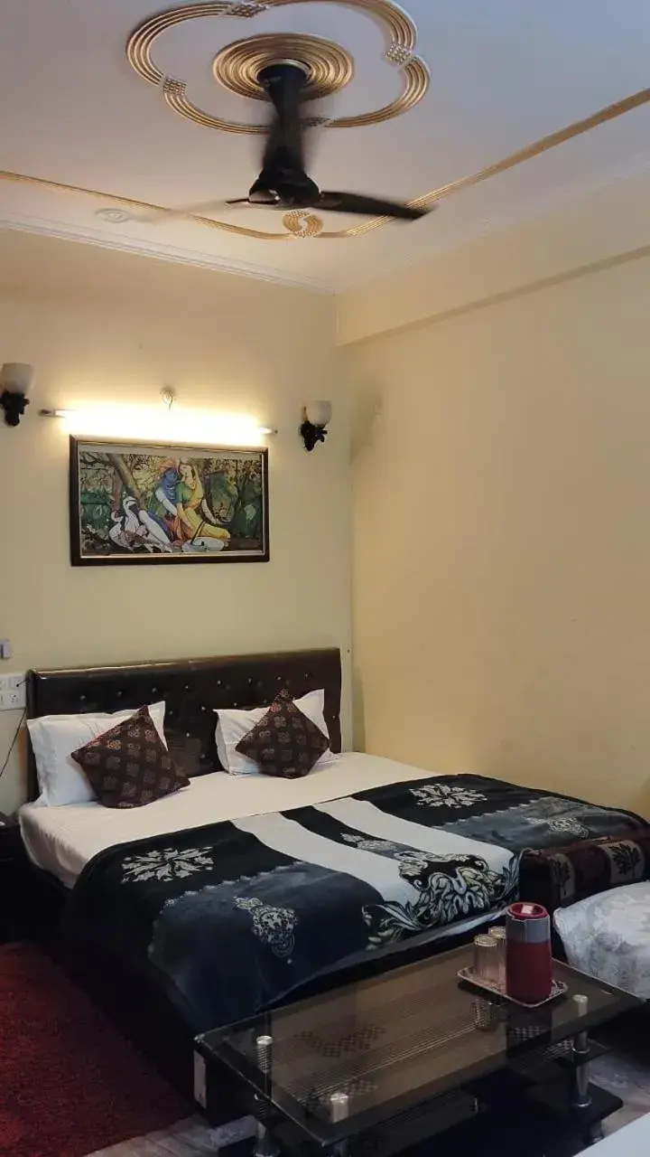 Bed in DS Residency Varanasi-Near Temple n Ghat-Parking Bed in DS Residency Varanasi-Near Temple n Ghat-Parking