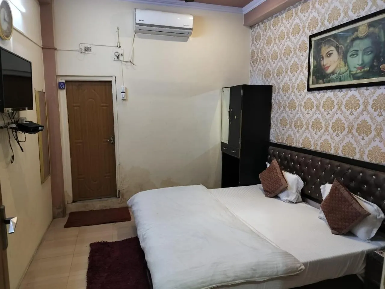 Bed in DS Residency Varanasi-Near Temple n Ghat-Parking