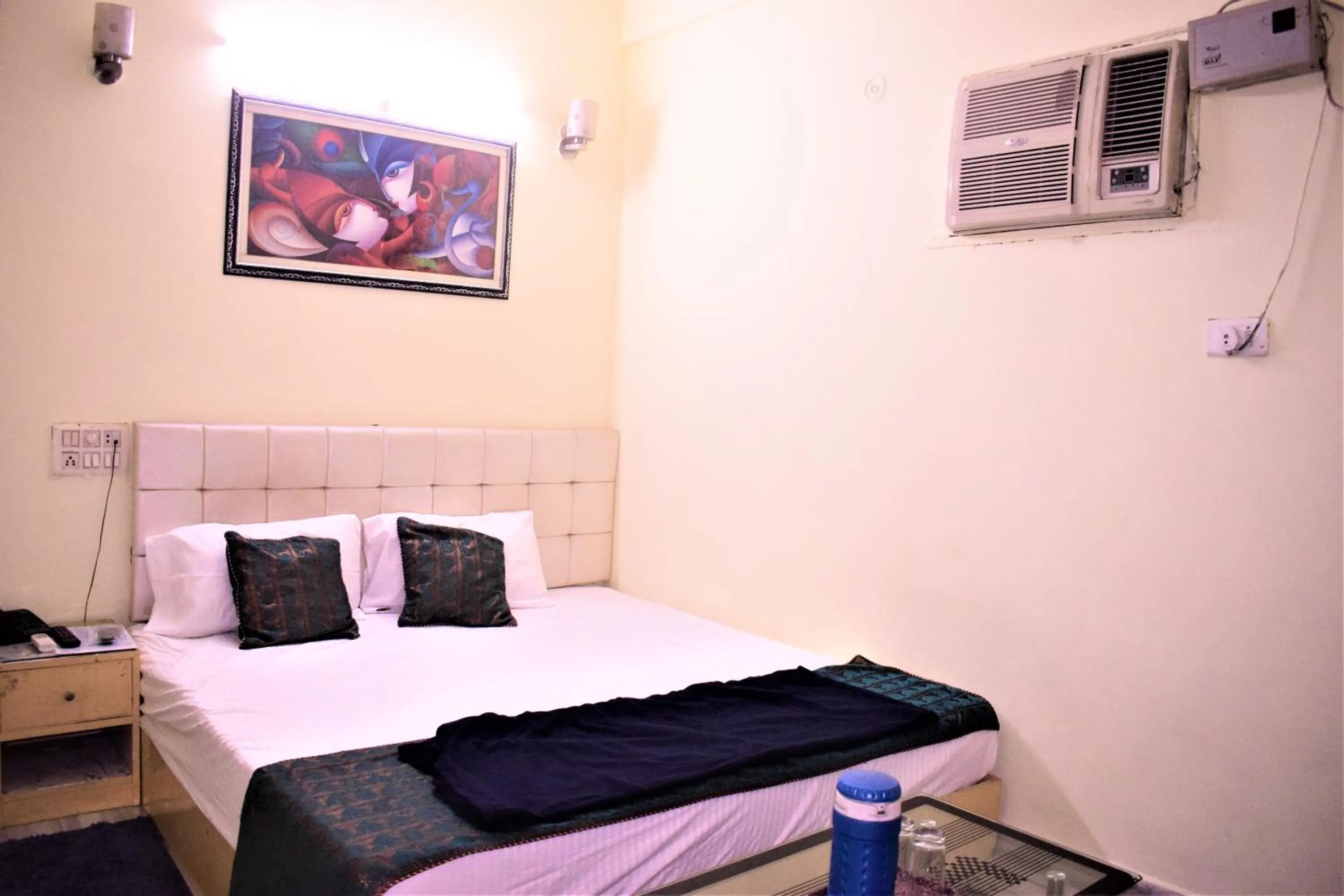 Bed in DS Residency Varanasi-Near Temple n Ghat-Parking