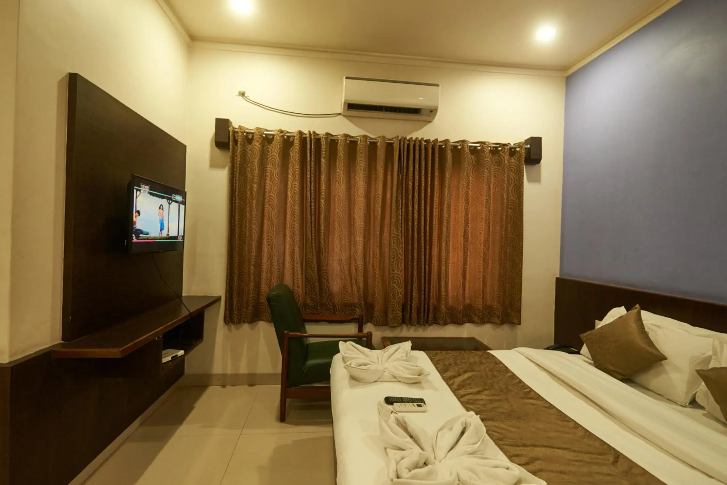 Bedroom, Bed in Hotel Pride Inn Shirdi Bedroom, Bed in Hotel Pride Inn Shirdi