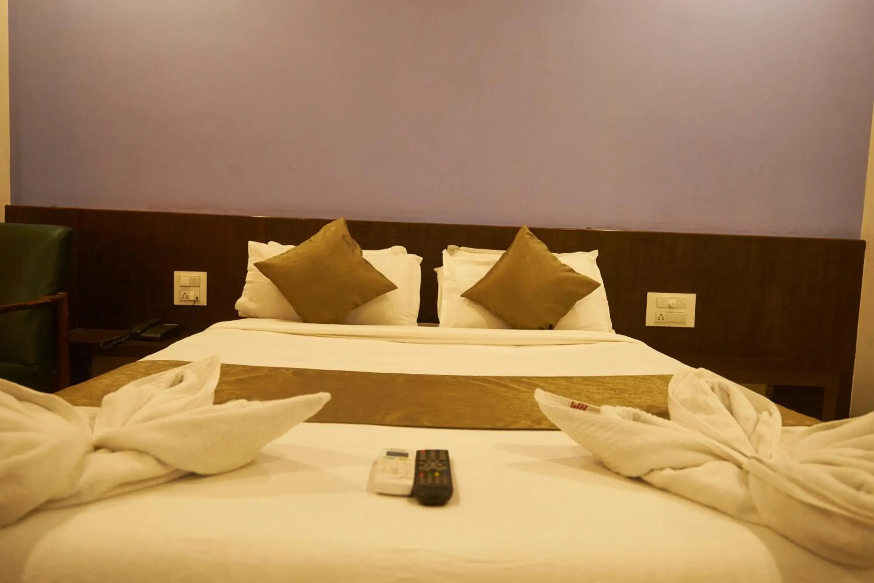 Bedroom, Bed in Hotel Pride Inn Shirdi Bedroom, Bed in Hotel Pride Inn Shirdi