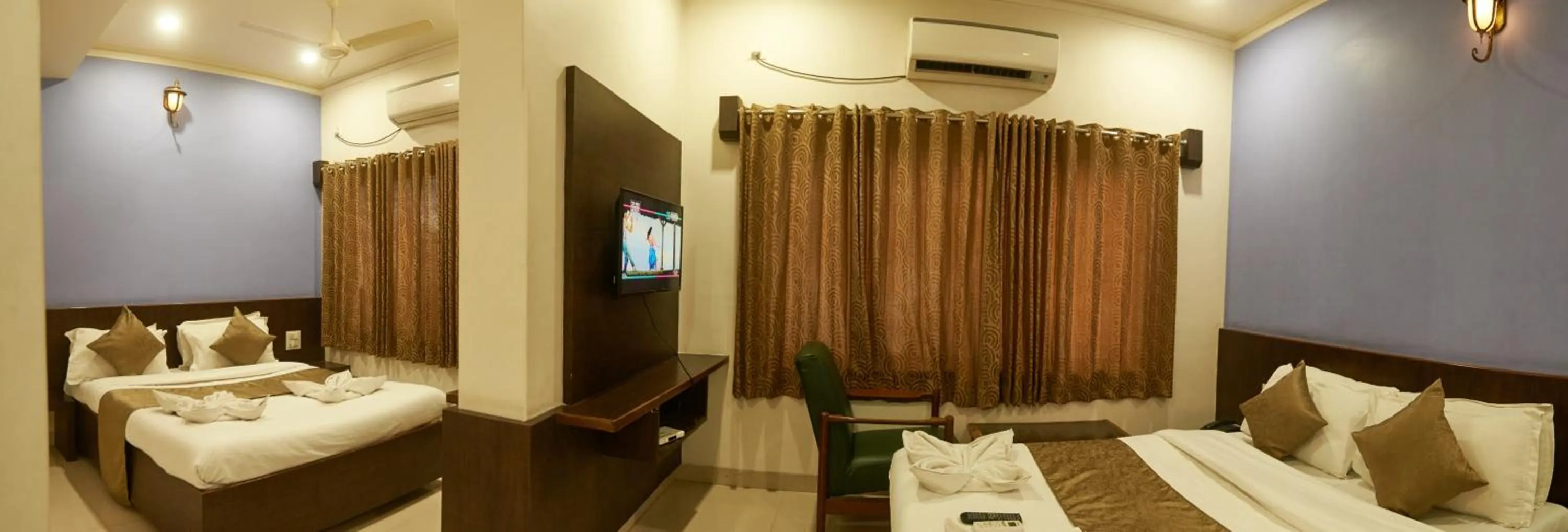 Bedroom, Bed in Hotel Pride Inn Shirdi