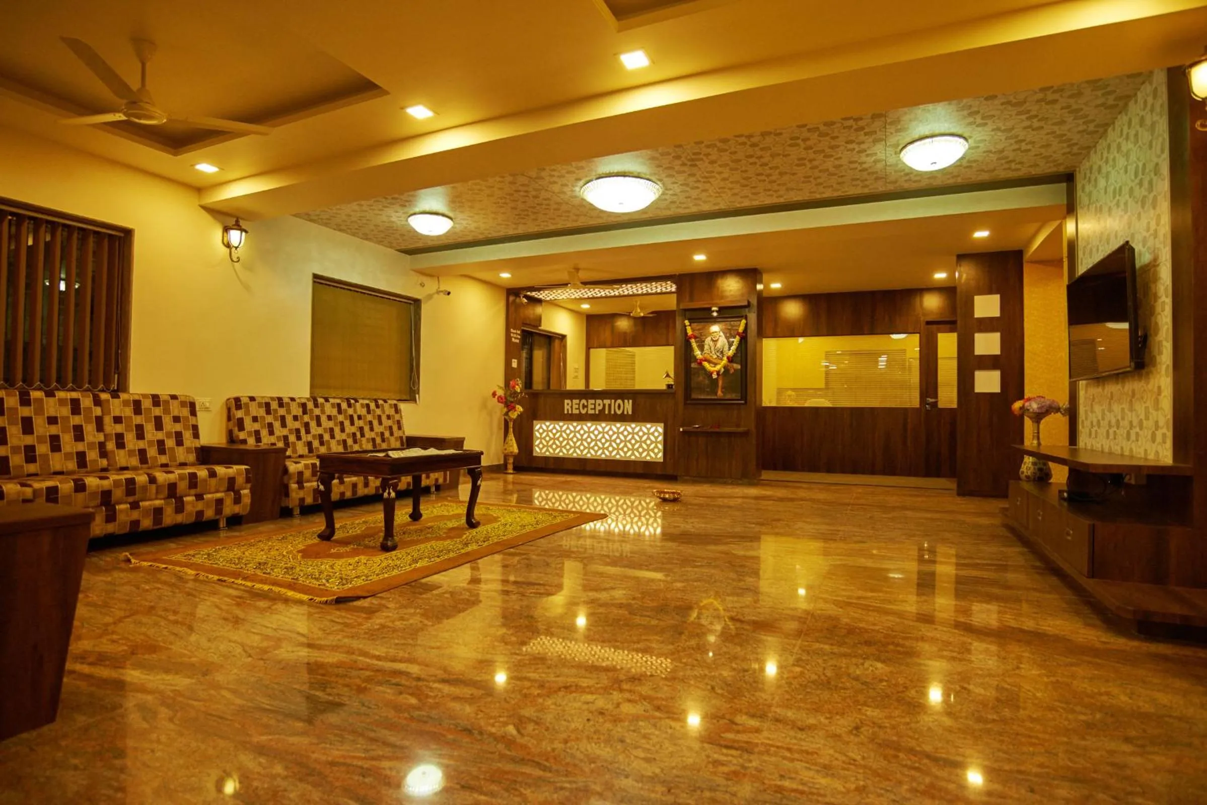 Lobby or reception in Hotel Pride Inn Shirdi