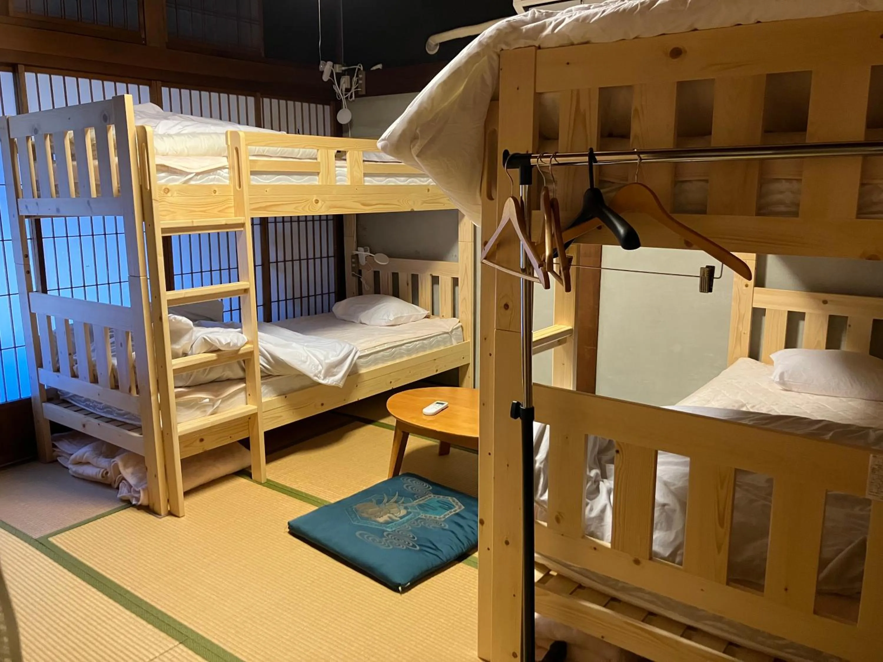 Photo of the whole room, Bed in wagaranchi