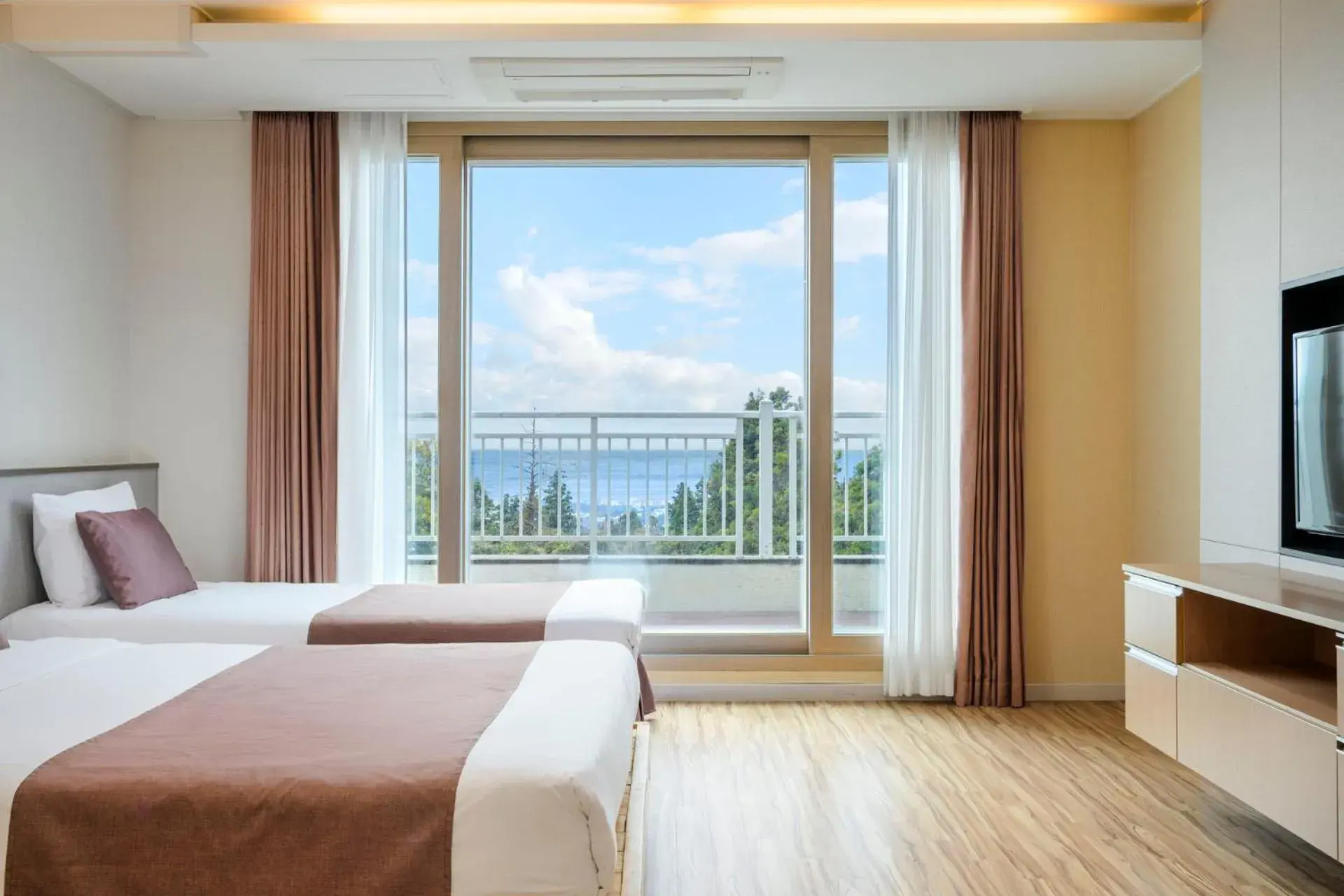 Sea view, Bed in Jeju M Resort Sea view, Bed in Jeju M Resort