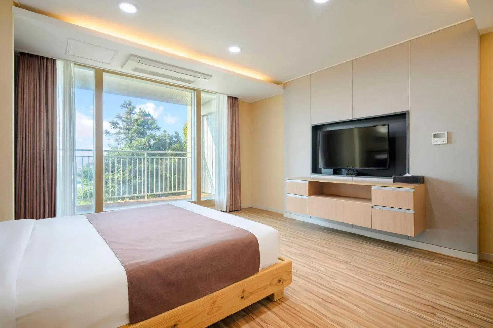 Photo of the whole room, Bed in Jeju M Resort Photo of the whole room, Bed in Jeju M Resort