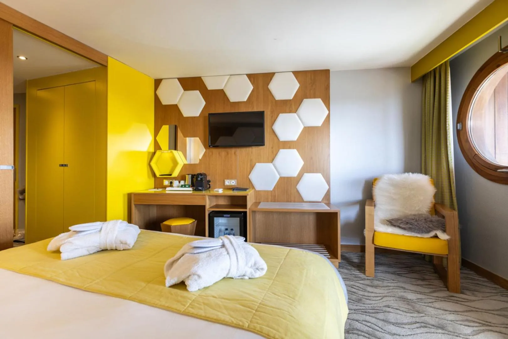 Bed in Royal Ours Blanc Boutique Hôtel & Spa