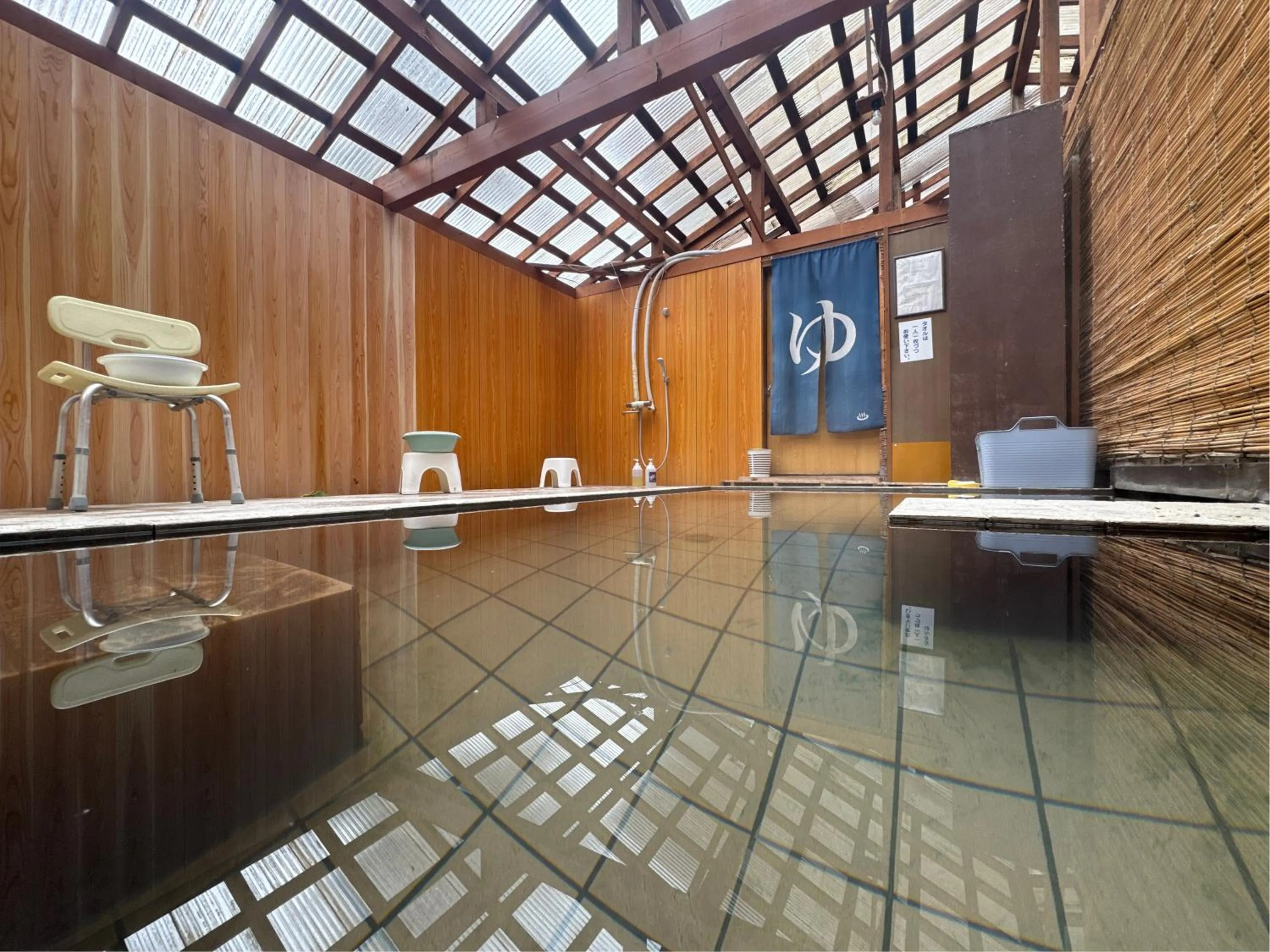 Hot Spring Bath in Guesthouse Tomoshibi