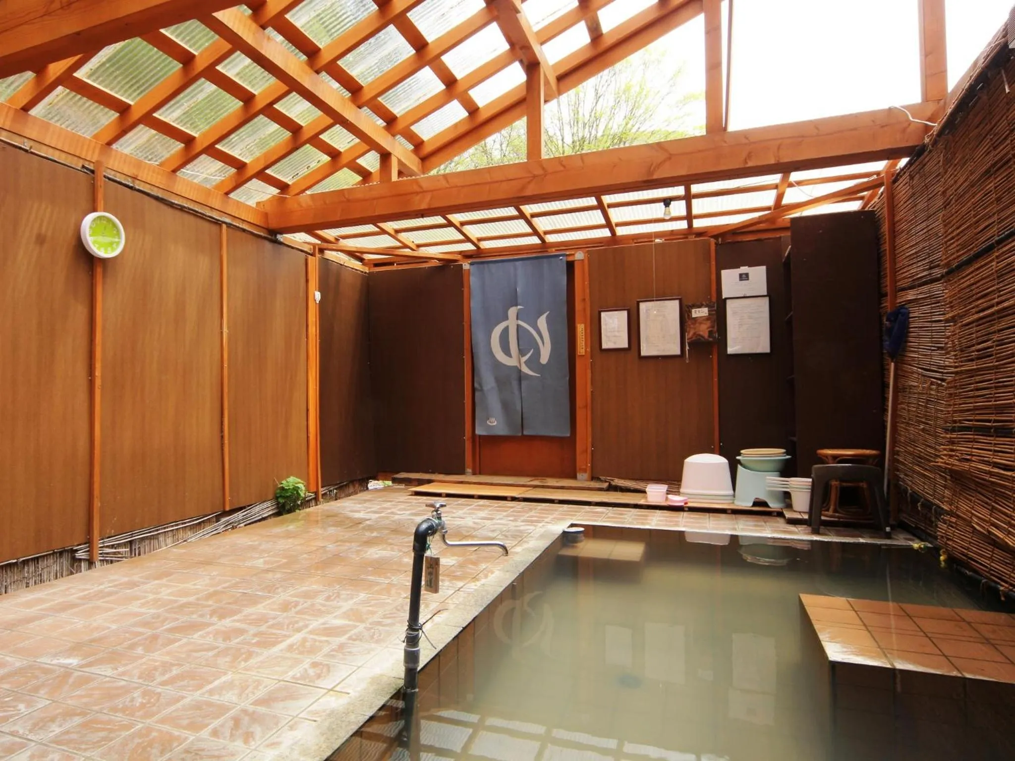 Hot Spring Bath in Guesthouse Tomoshibi