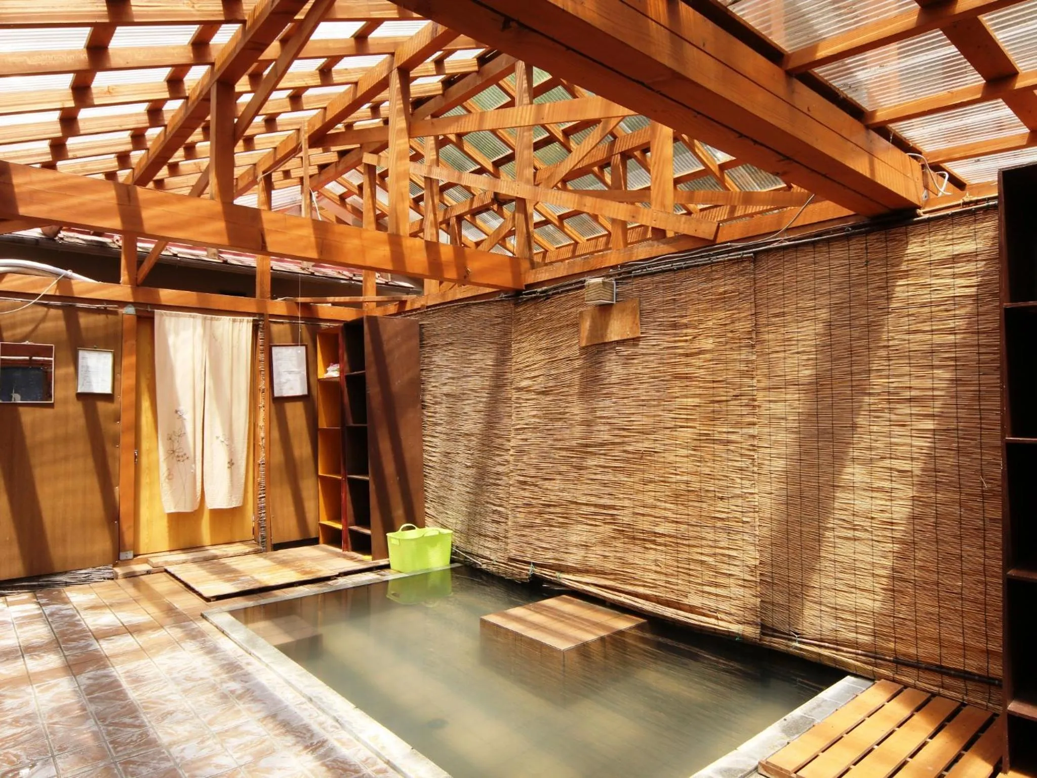Hot Spring Bath in Guesthouse Tomoshibi