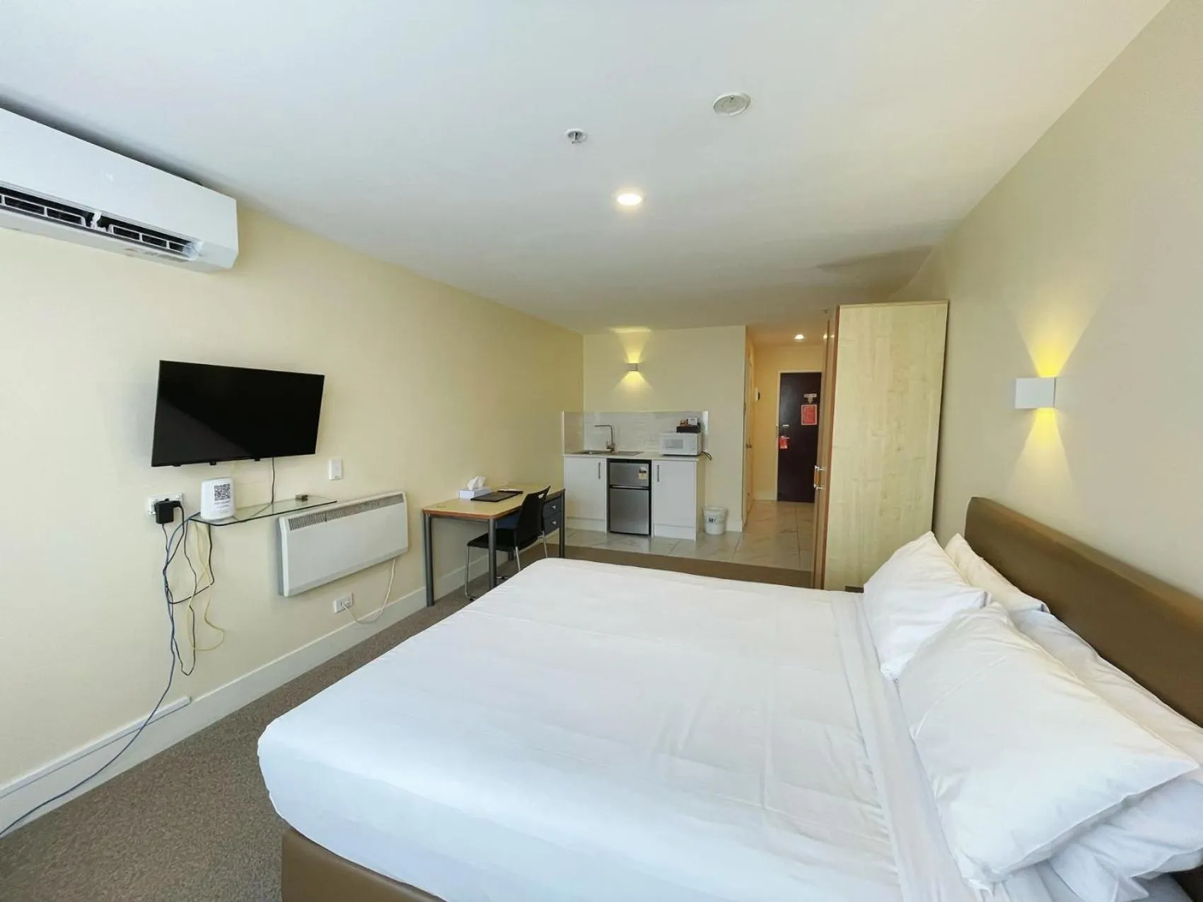 Photo of the whole room, Bed in Grand Central Serviced Apartments