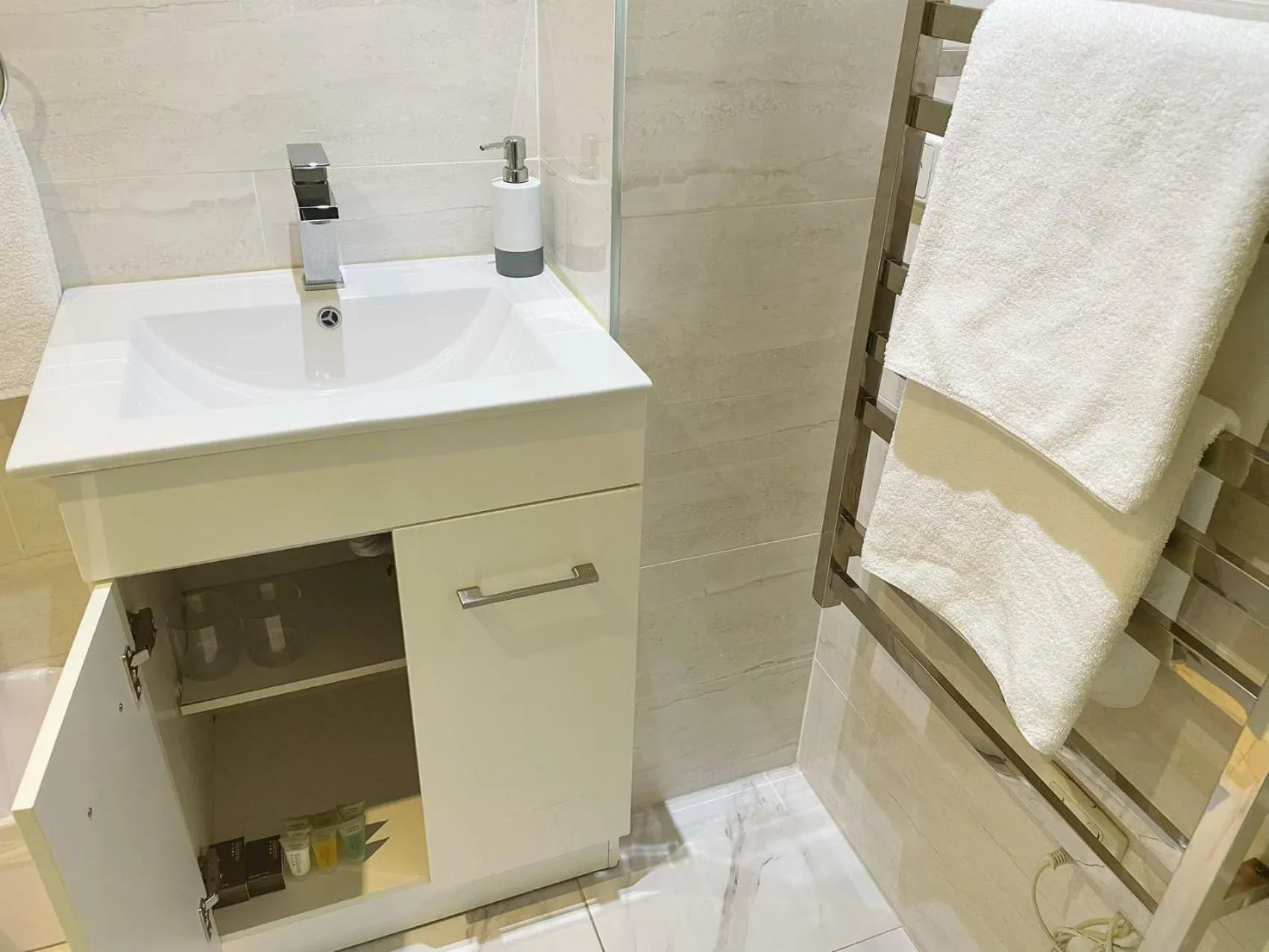 Bathroom in Grand Central Serviced Apartments