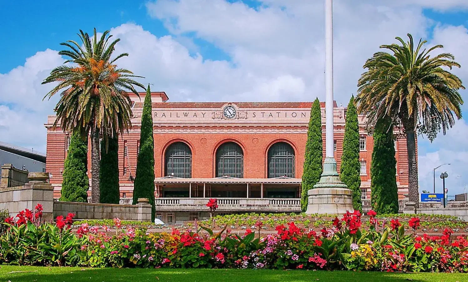 Property building in Grand Central Serviced Apartments Property building in Grand Central Serviced Apartments