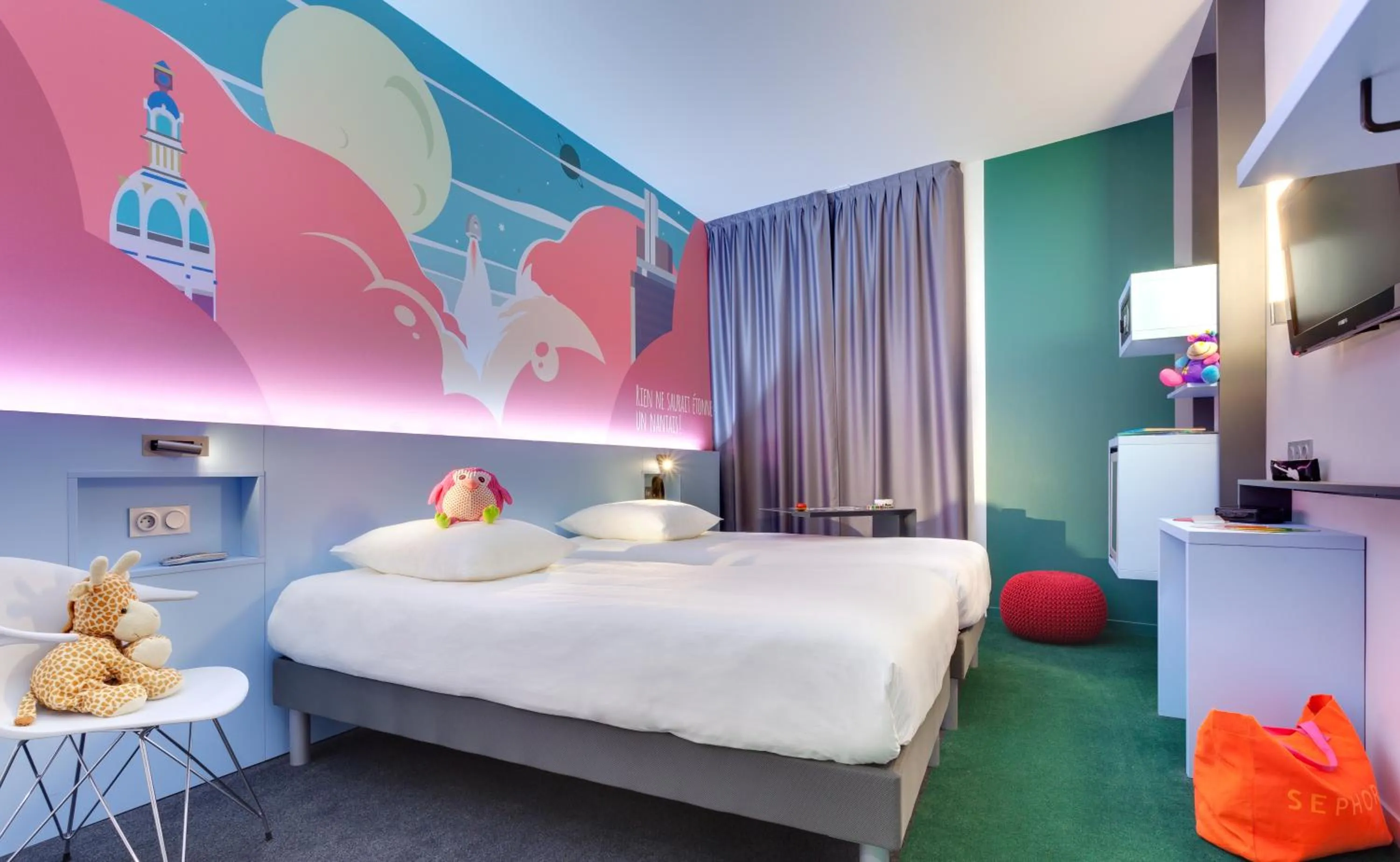 Bedroom, Bed in ibis Styles Nantes Centre Gare