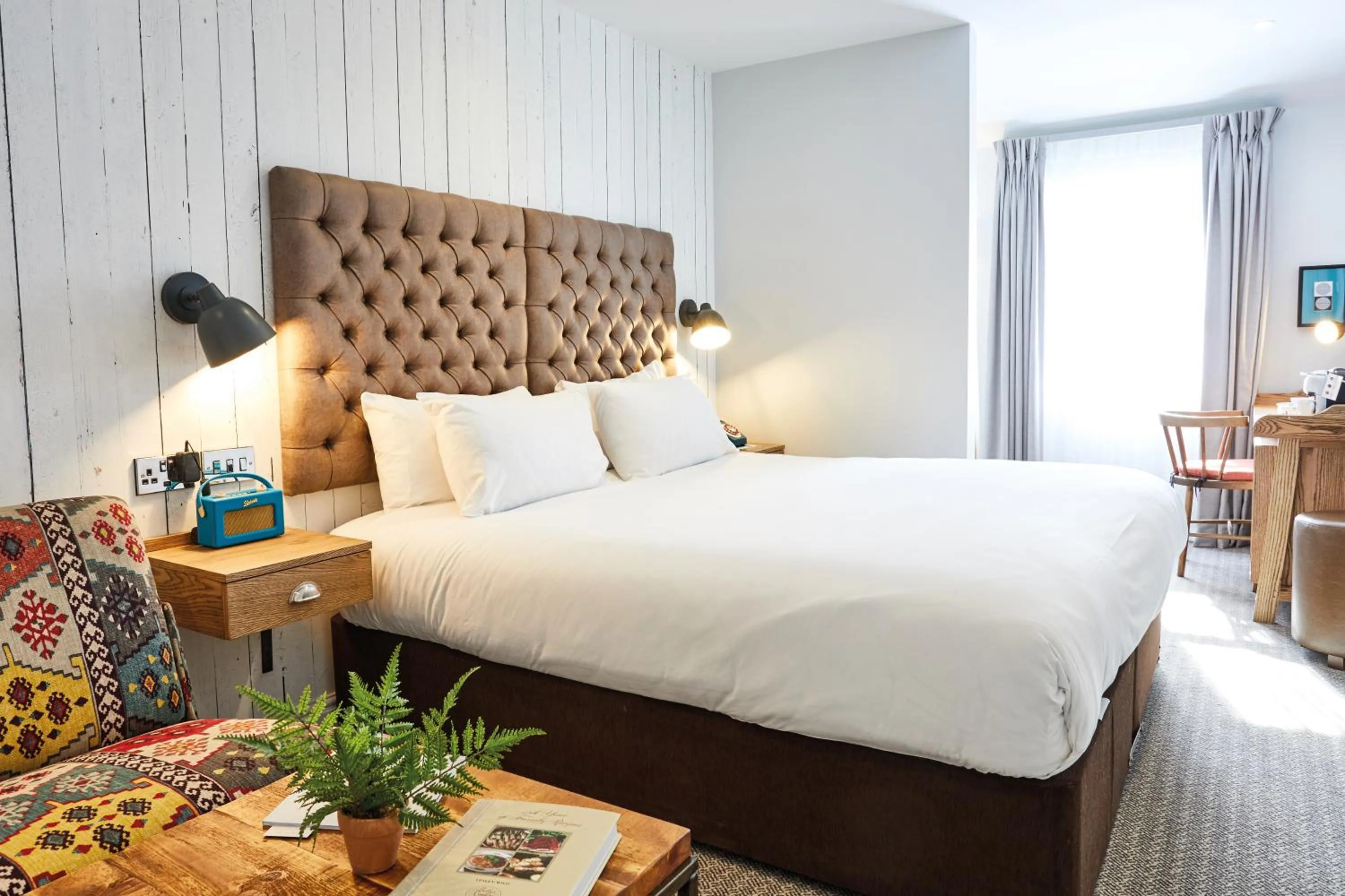 Photo of the whole room, Bed in Middletons