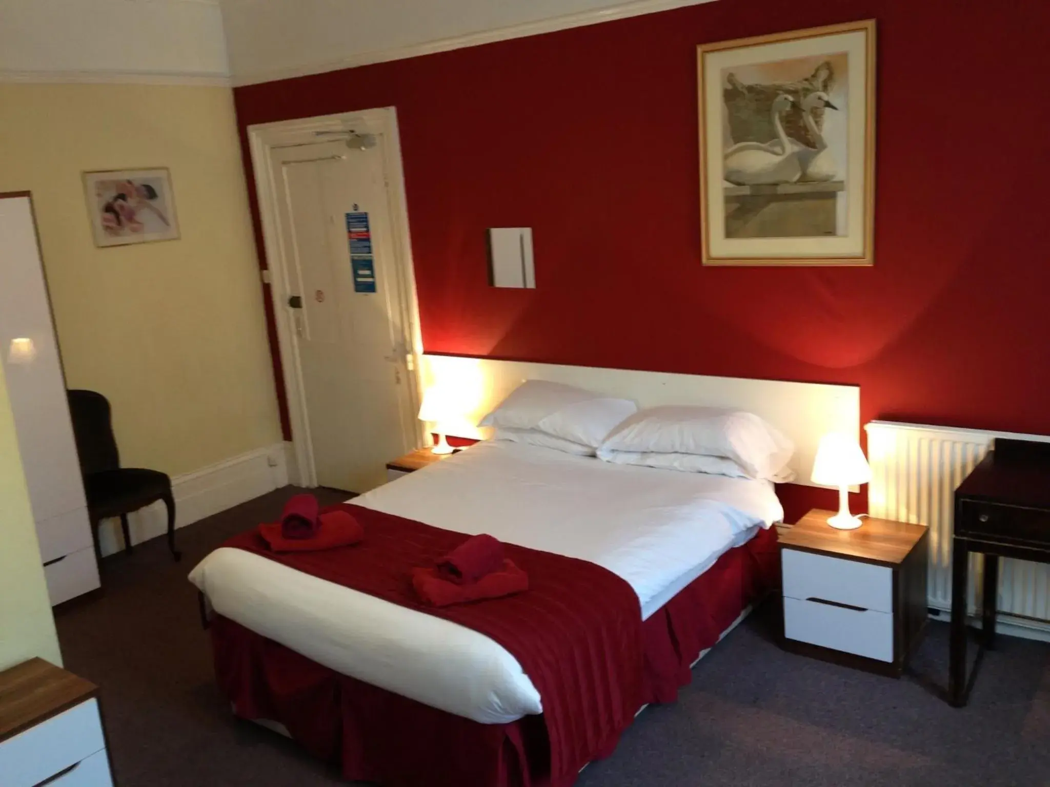 Bathroom, Bed in Abbey Lodge Hotel Bathroom, Bed in Abbey Lodge Hotel