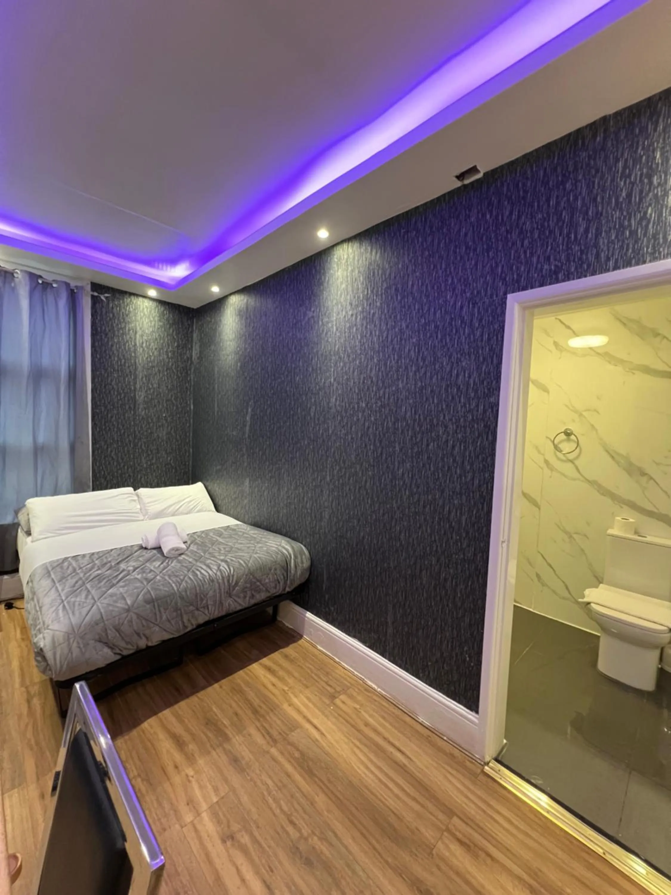 Bed in Abbey Lodge Hotel