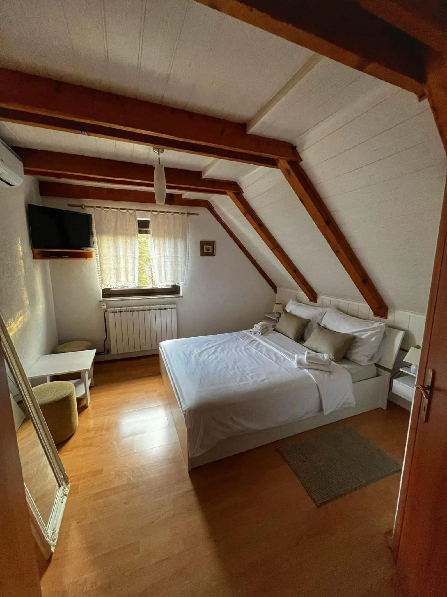 Bed in Villa Lykos Plitvice