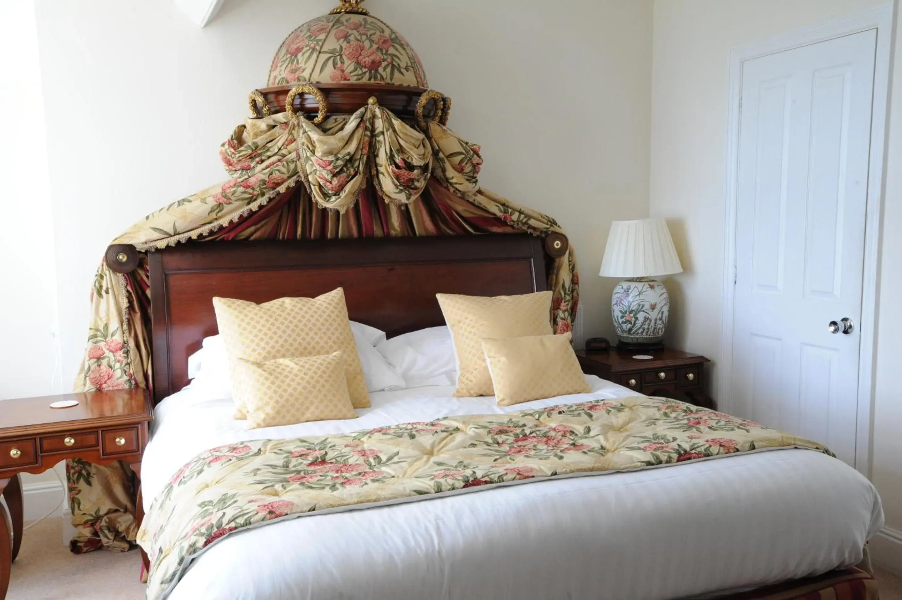 Bedroom, Bed in Anacapri Bedroom, Bed in Anacapri