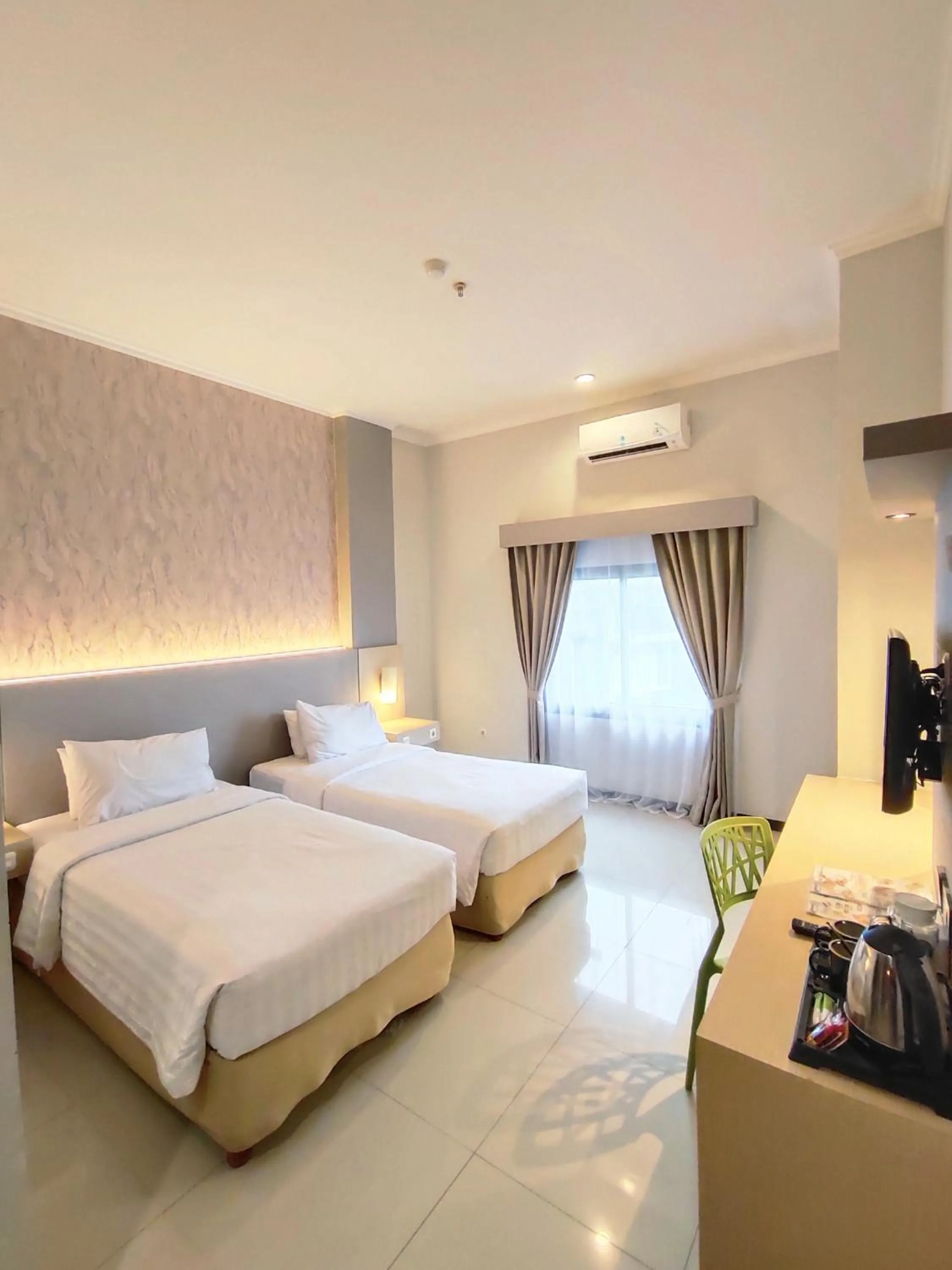 Bed in Royal Park Hotel