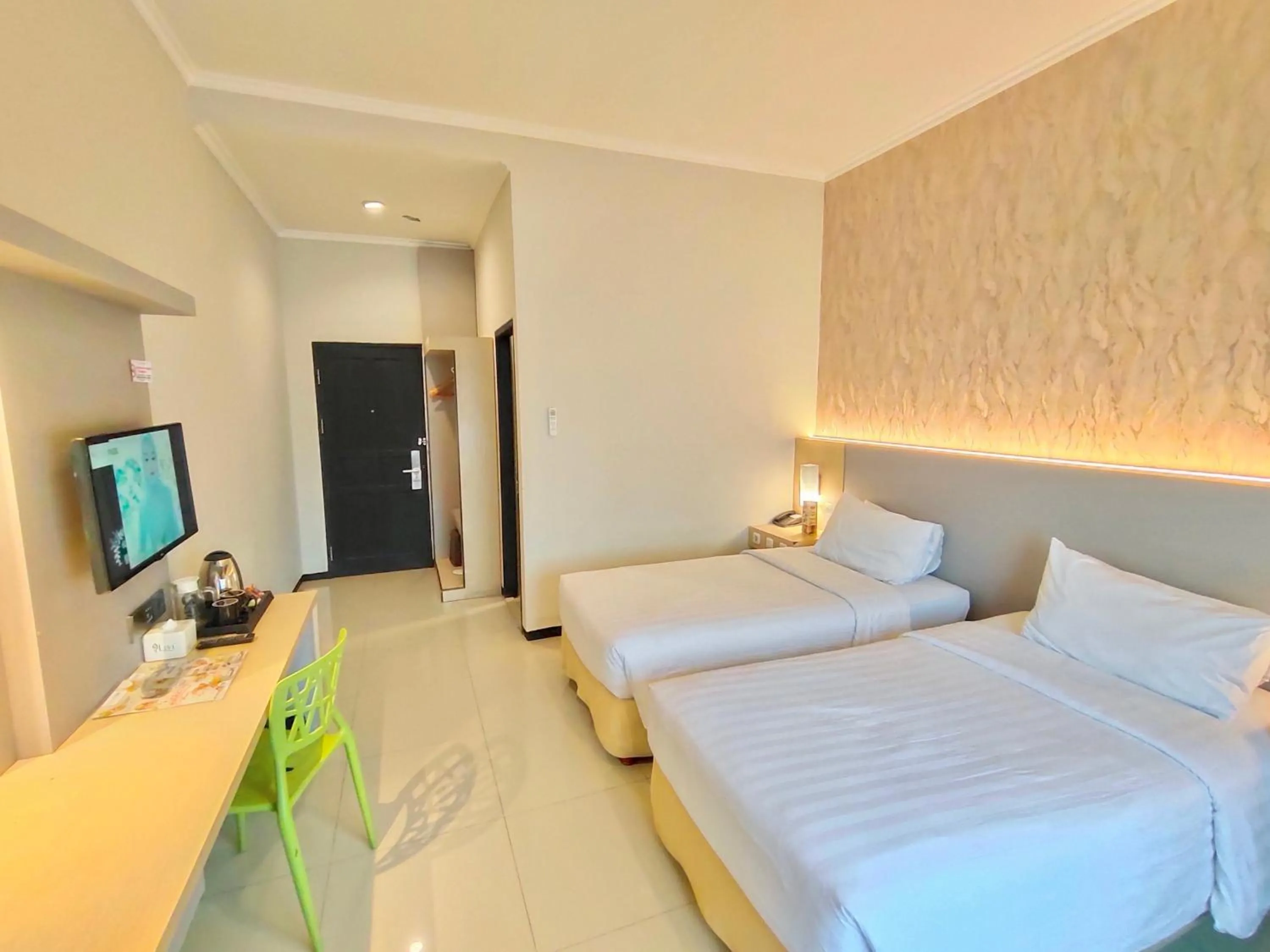 Bed in Royal Park Hotel