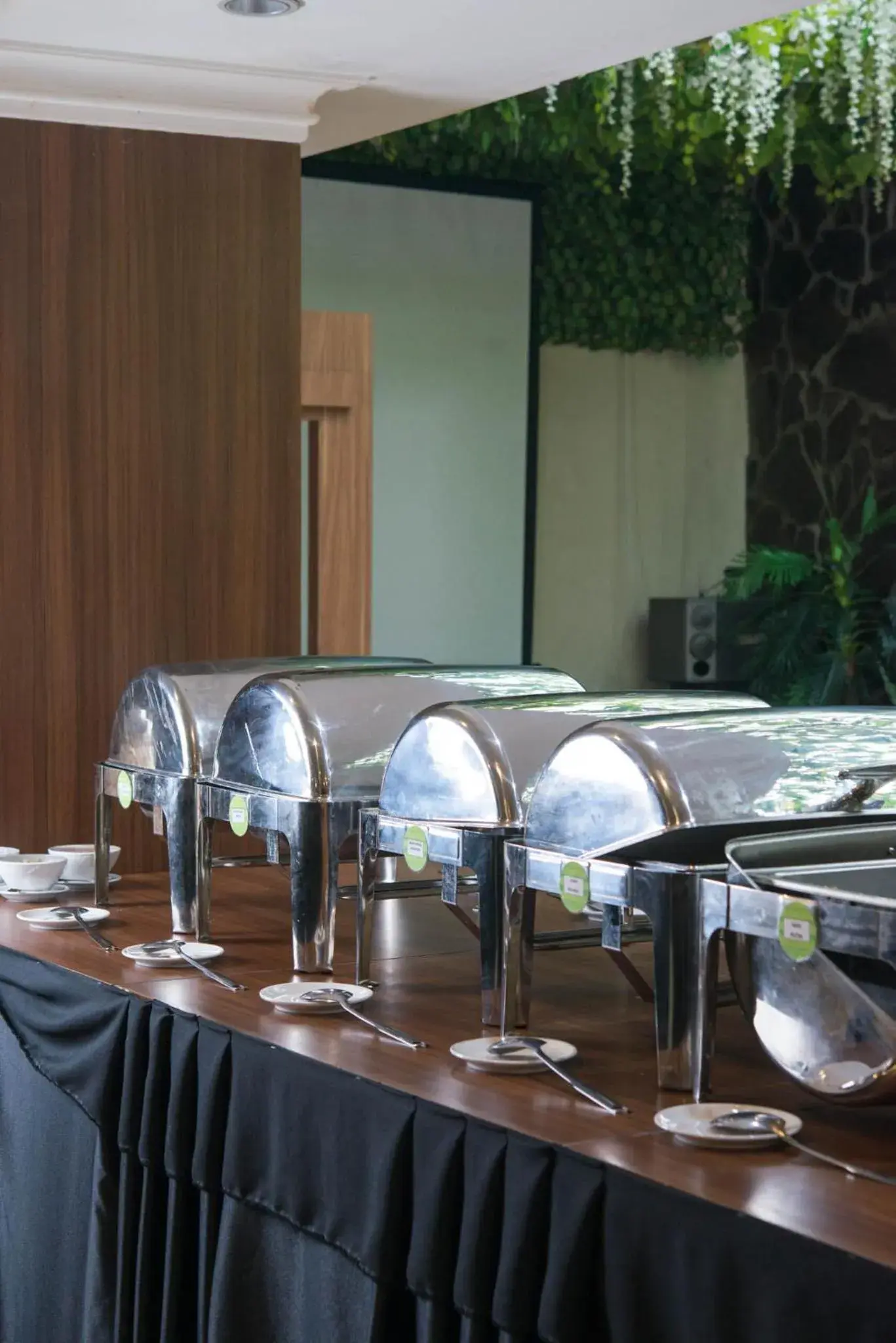 Restaurant/places to eat in Royal Park Hotel Restaurant/places to eat in Royal Park Hotel