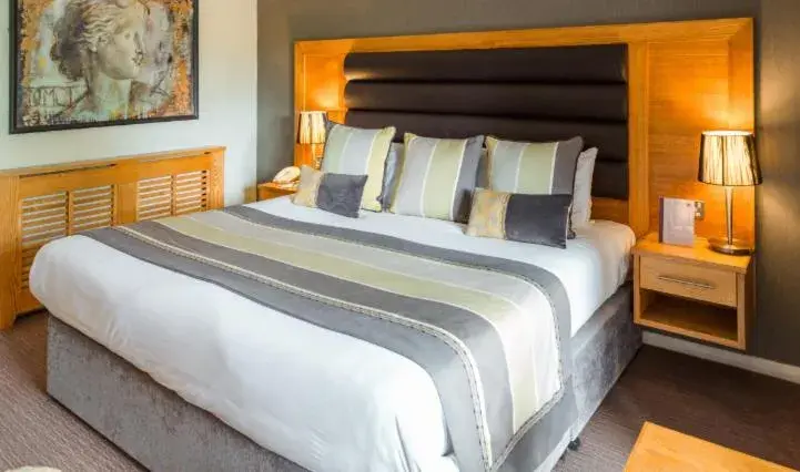 Large Double Room in Thornton Hall Hotel & Spa Large Double Room in Thornton Hall Hotel & Spa