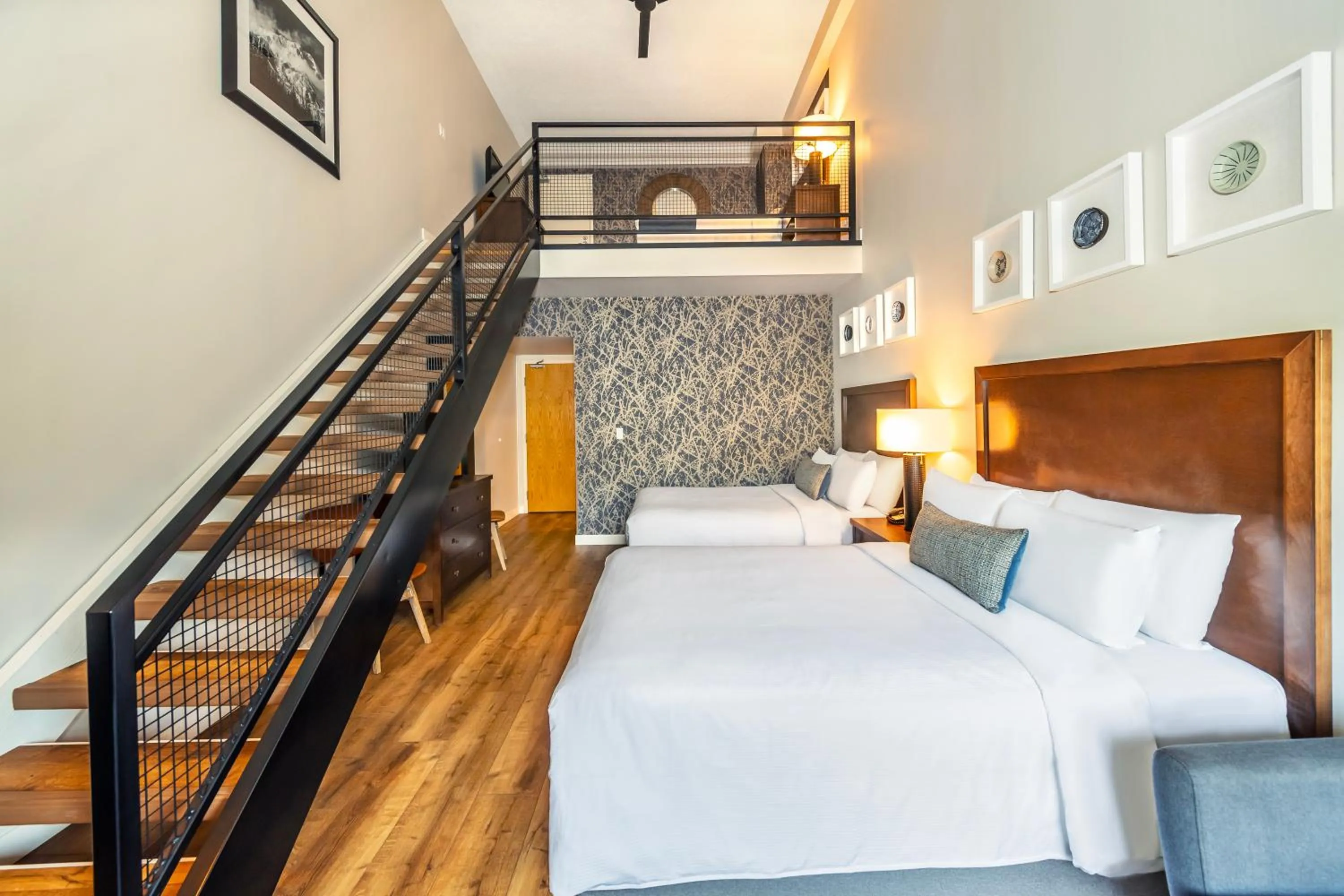 Photo of the whole room, Bed in Banff Inn