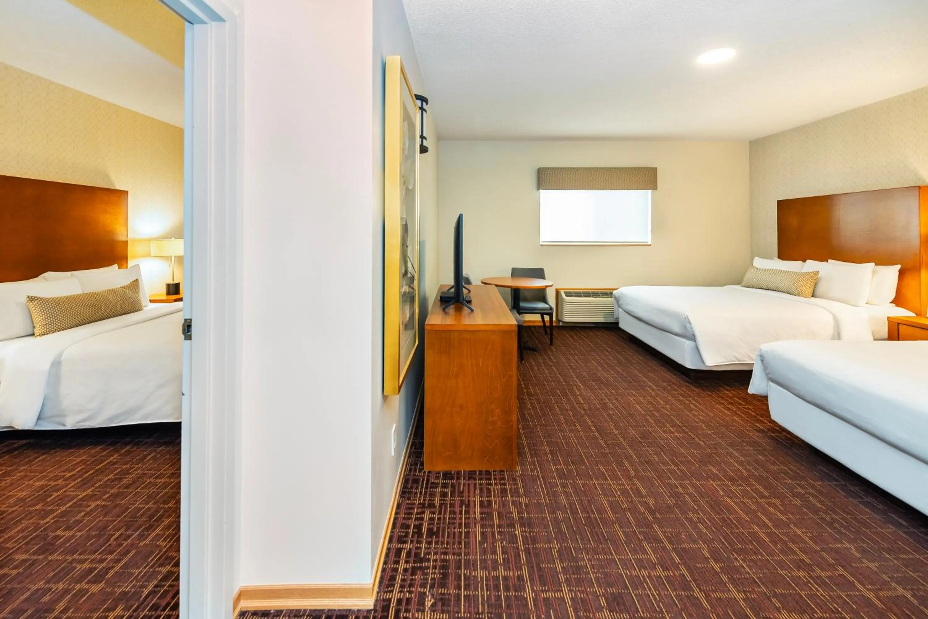 Bathroom, Bed in Banff Inn