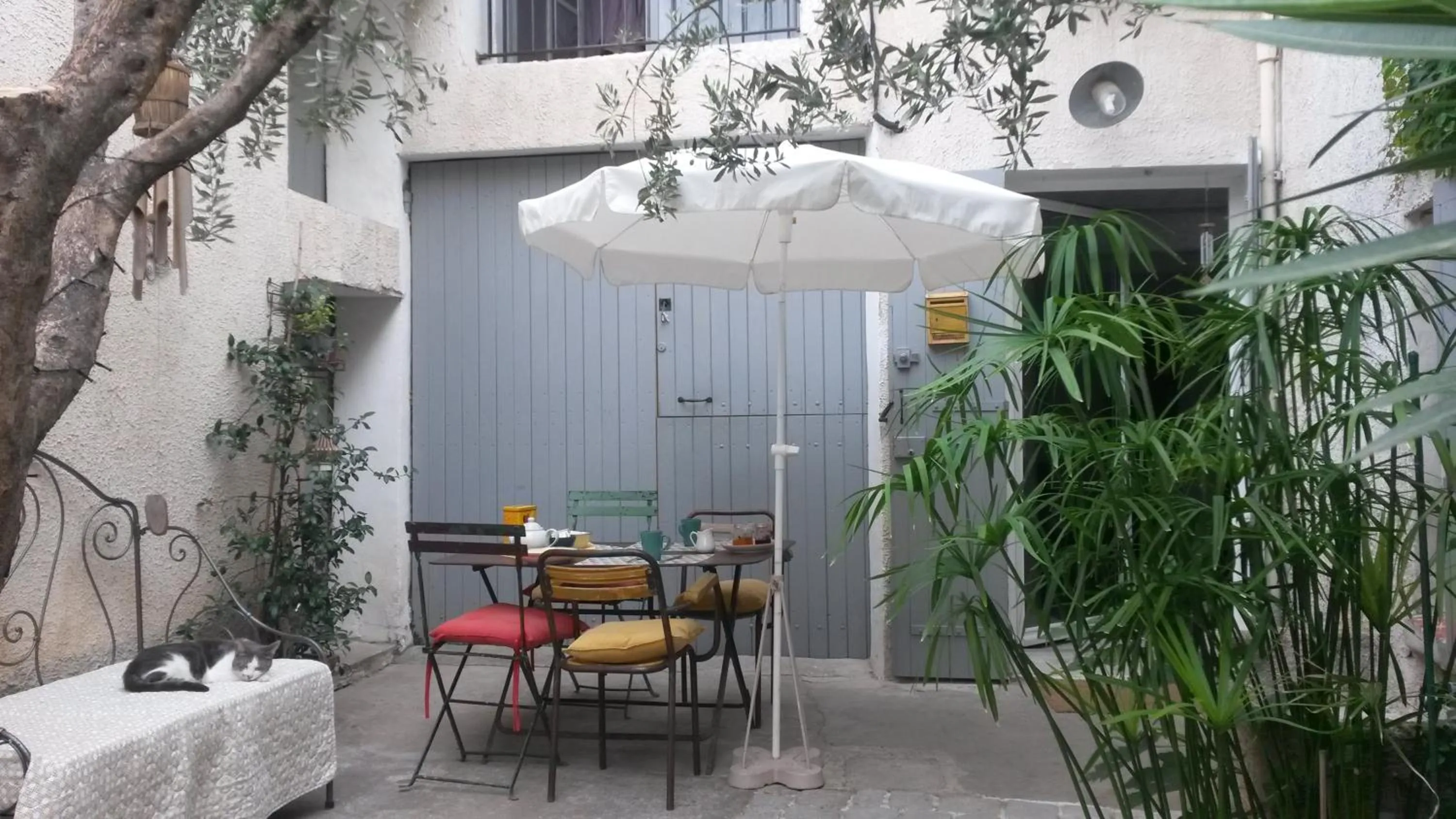 Facade/entrance in Alheuredusud