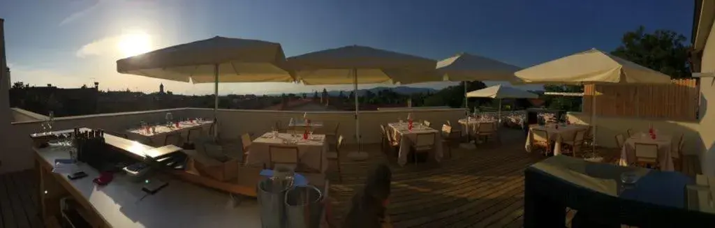 Property building in Hotel Valeria Property building in Hotel Valeria